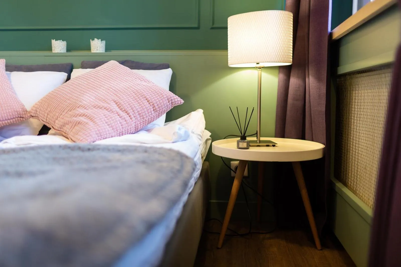 Bed in Moon Apartments Gdańsk