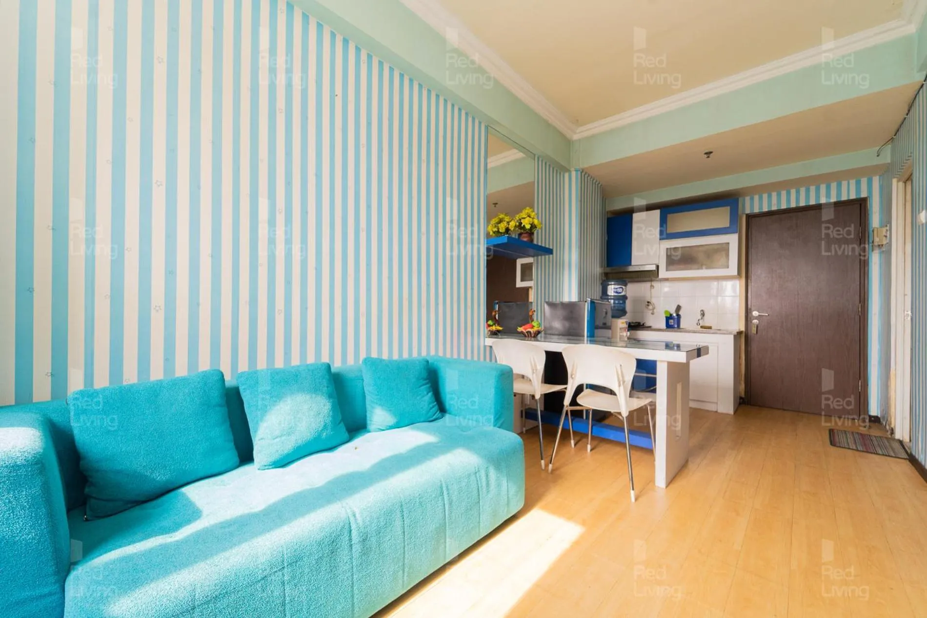 Dining area in RedLiving Apartemen The Suites Metro - Prisma