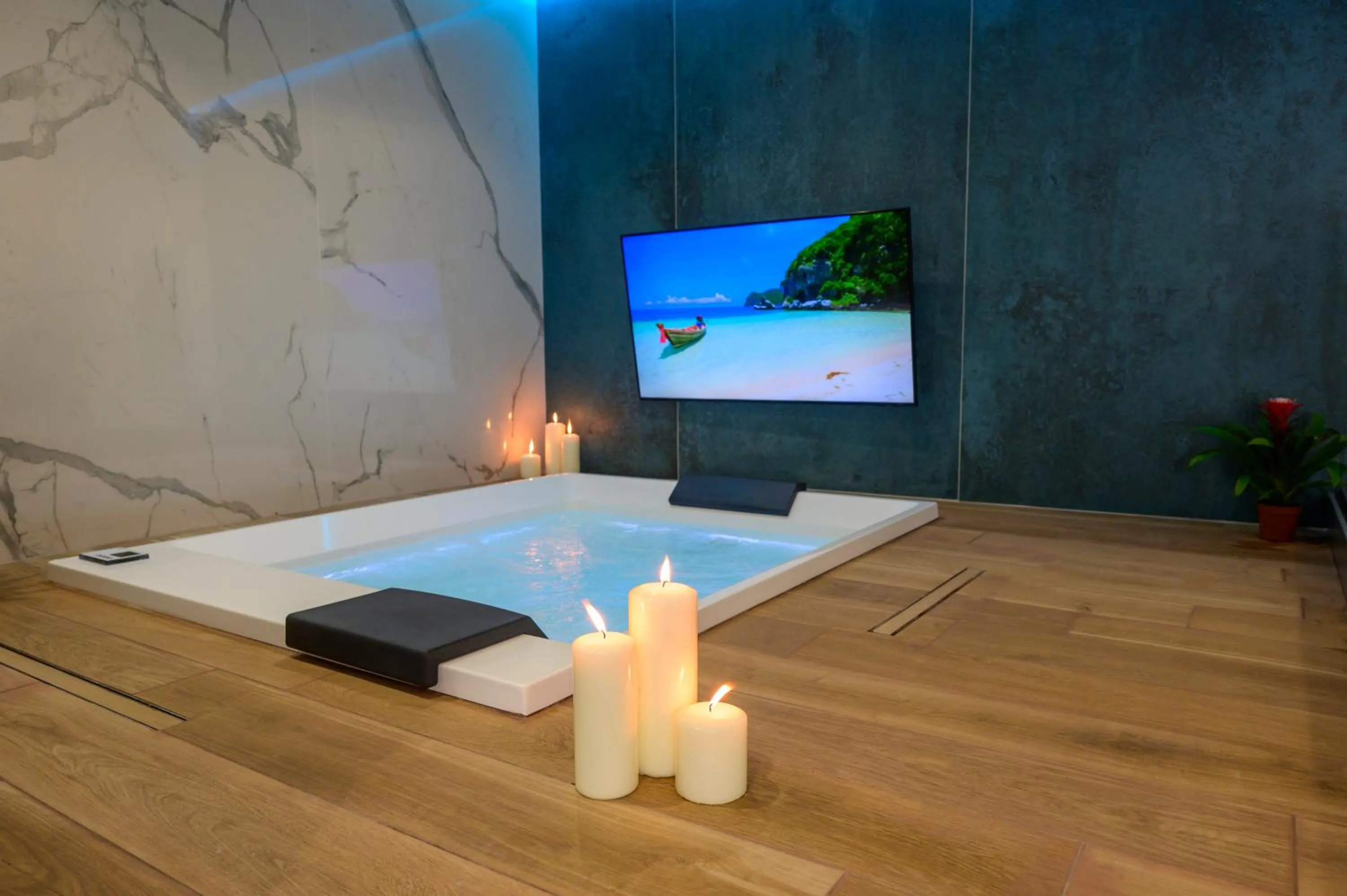 TV and multimedia in B&B Maqueda - Room & Suite