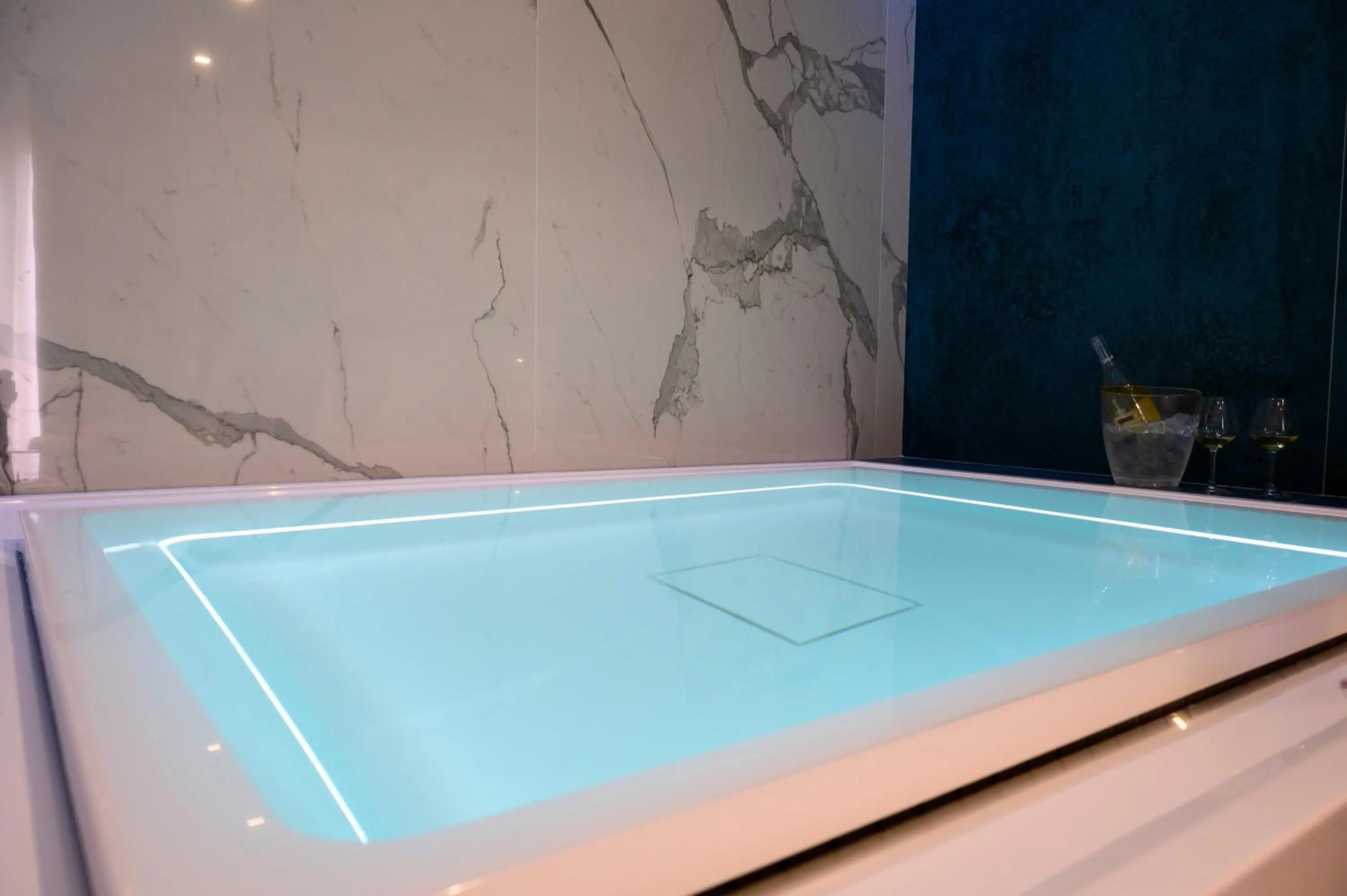 Hot Tub in B&B Maqueda - Room & Suite