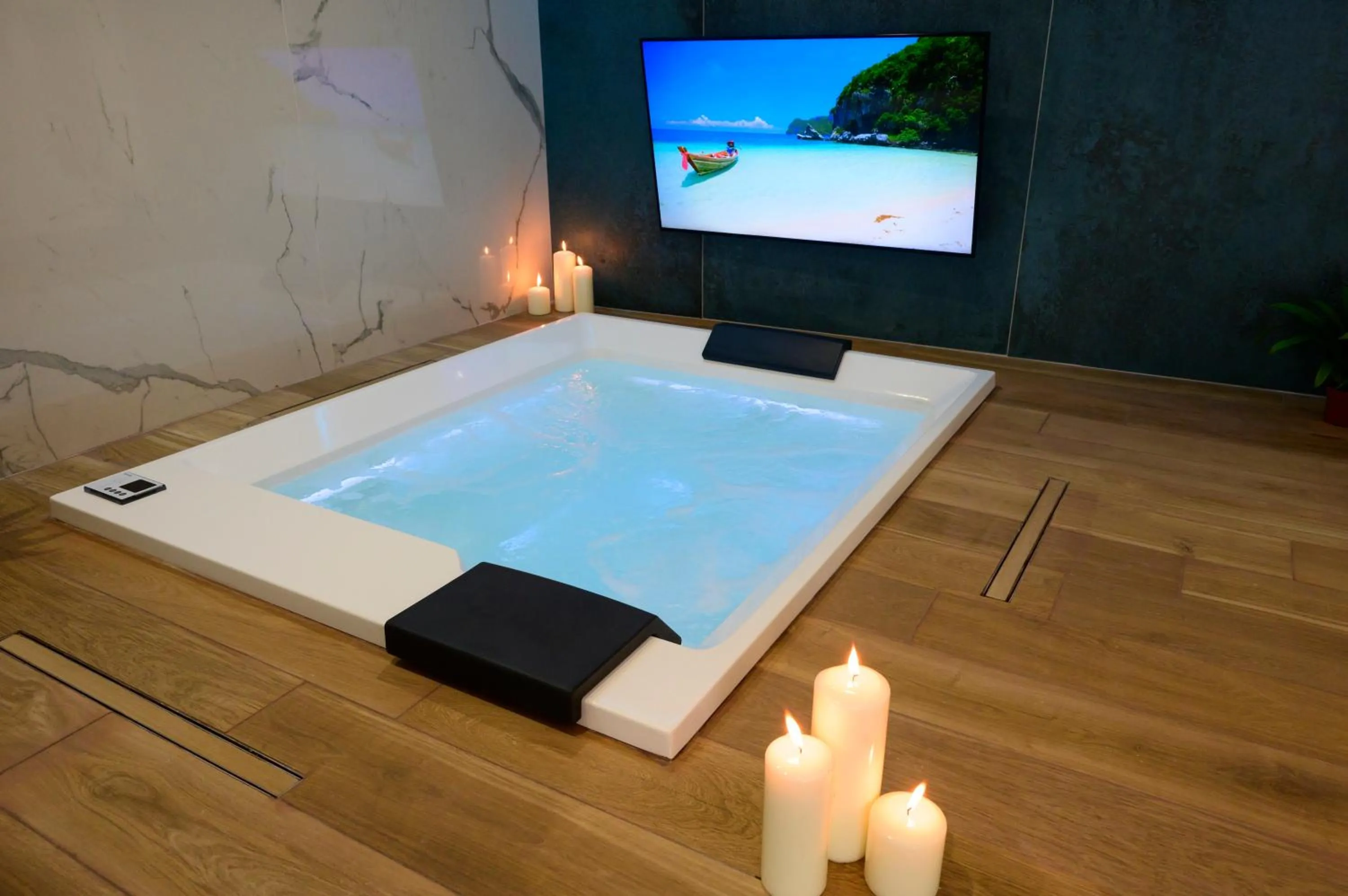 TV and multimedia in B&B Maqueda - Room & Suite