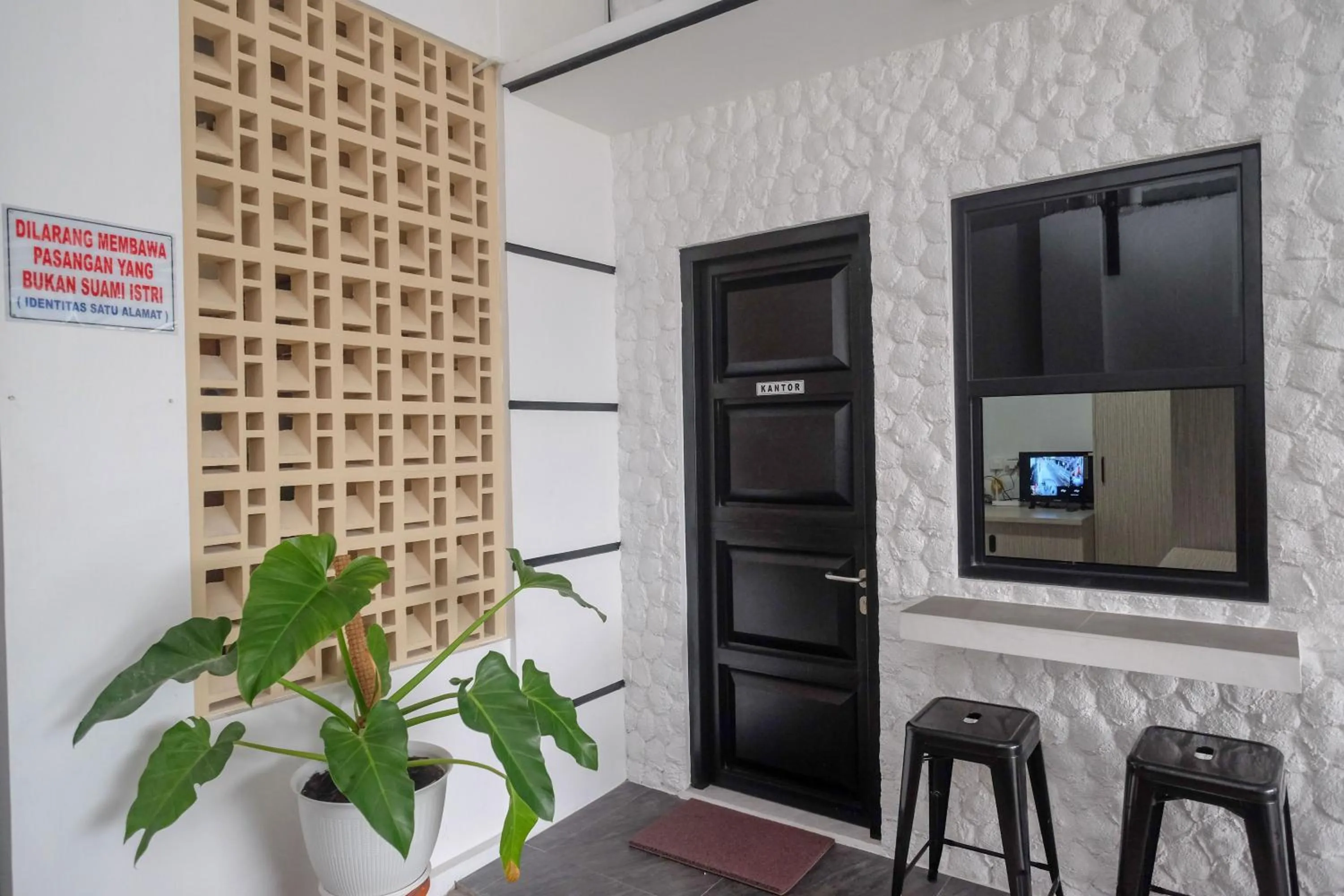 Property building in RedDoorz Syariah near Perempatan Kartasura