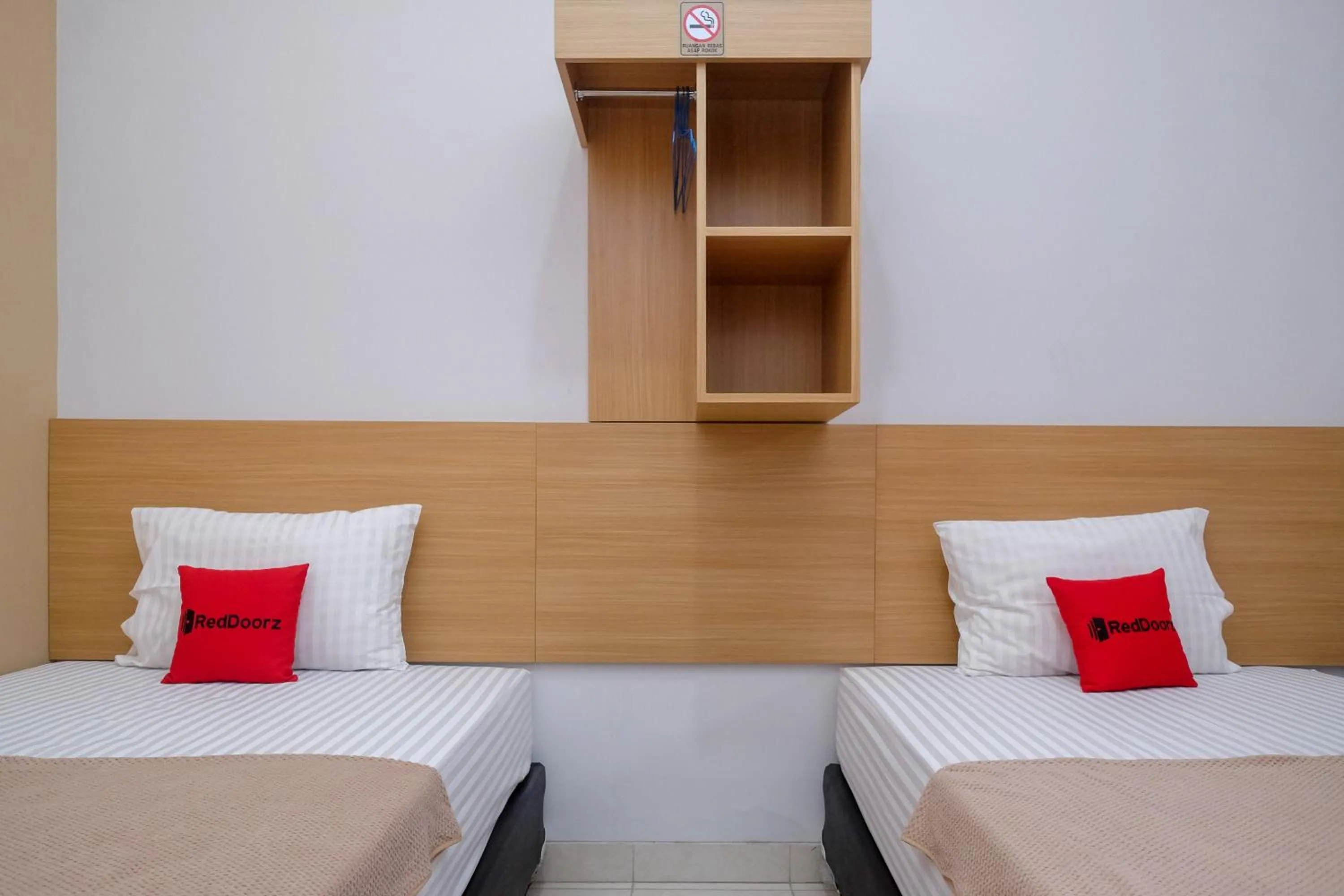 Bedroom, Bed in RedDoorz Syariah near Perempatan Kartasura