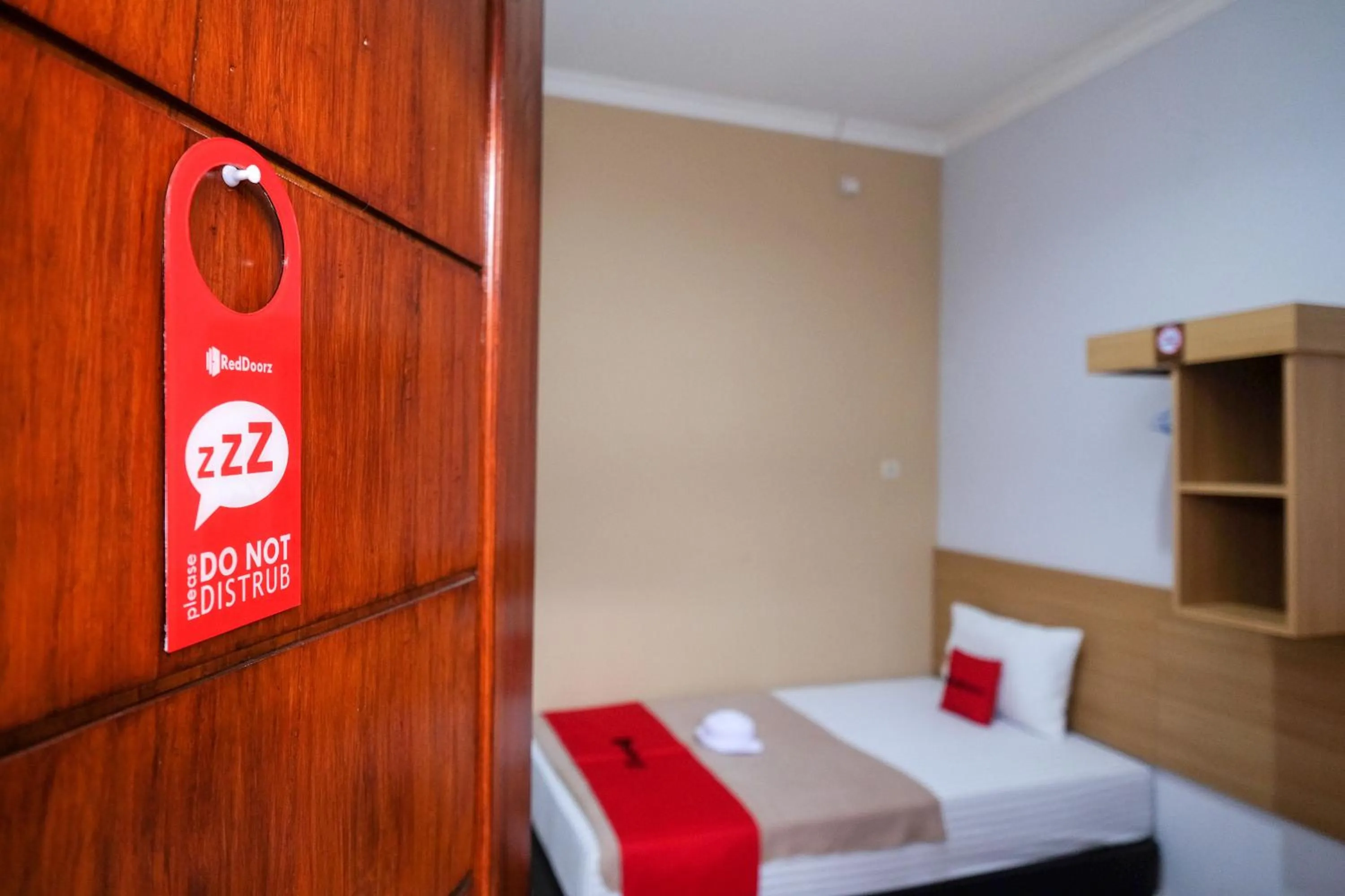 Bedroom, Bed in RedDoorz Syariah near Perempatan Kartasura