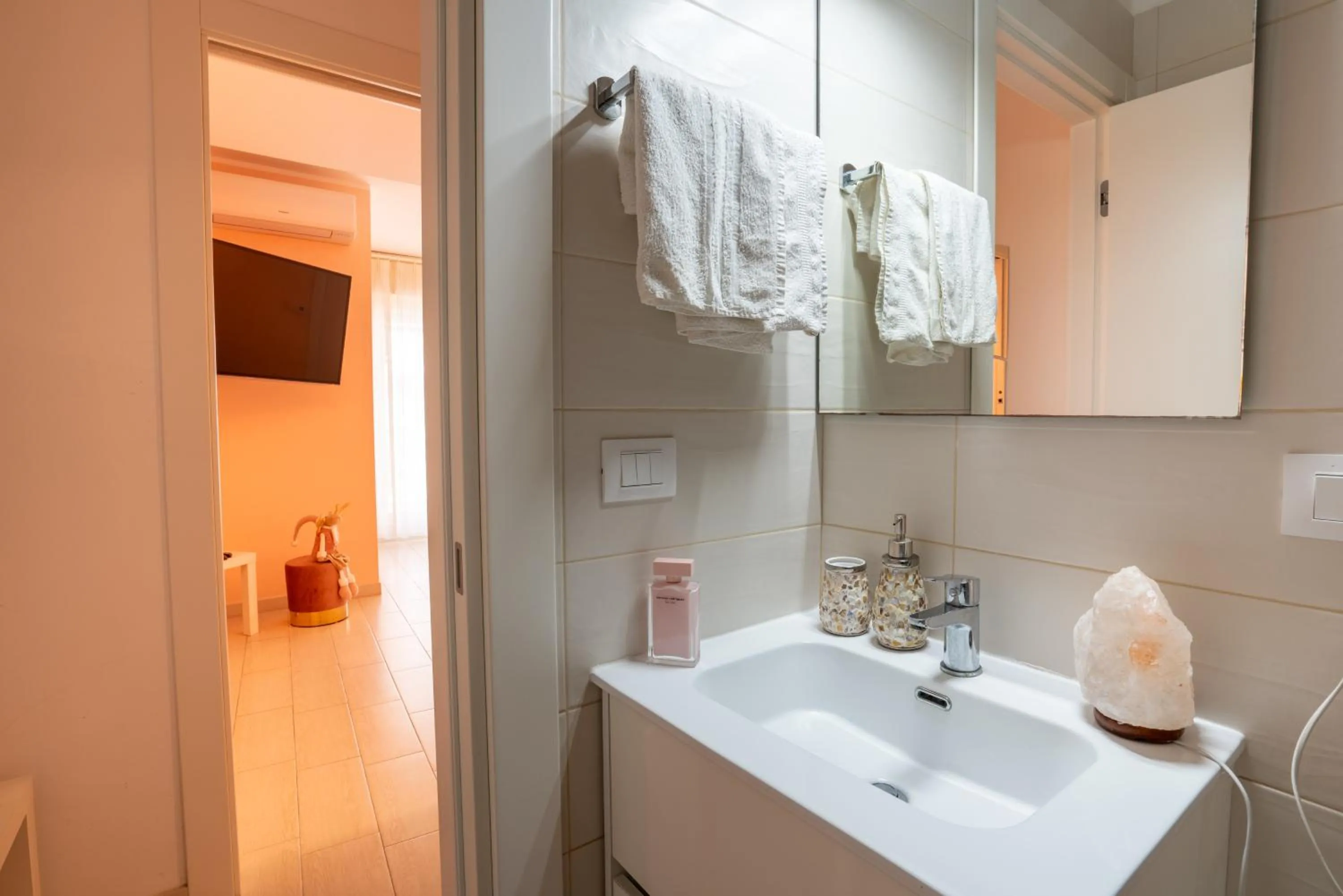 Shower in Petali Rosa - Dimora Peonia