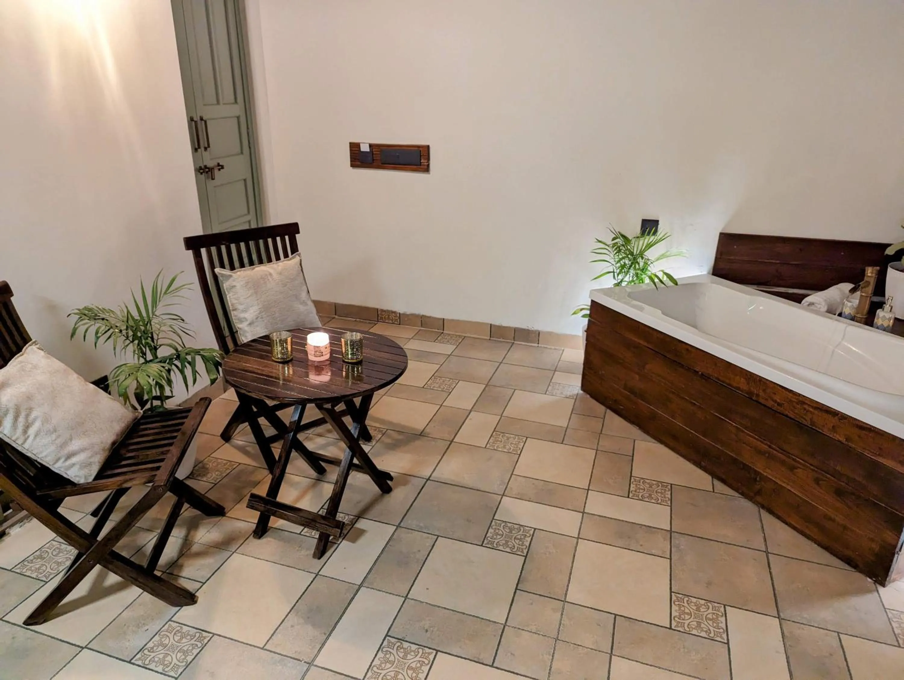 Hot Tub, Bed in Cape House