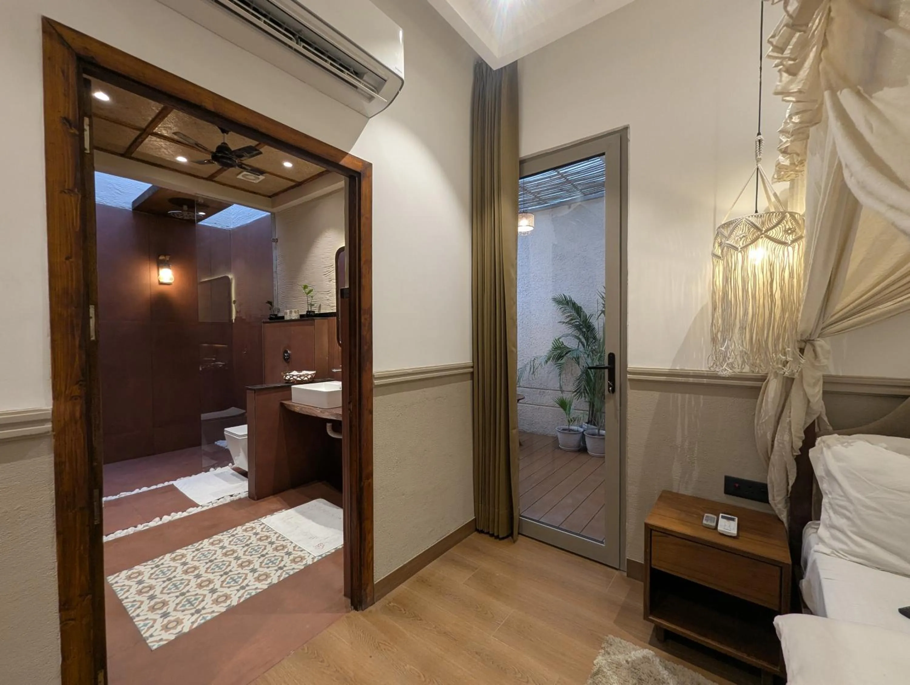 Toilet, Bed in Cape House