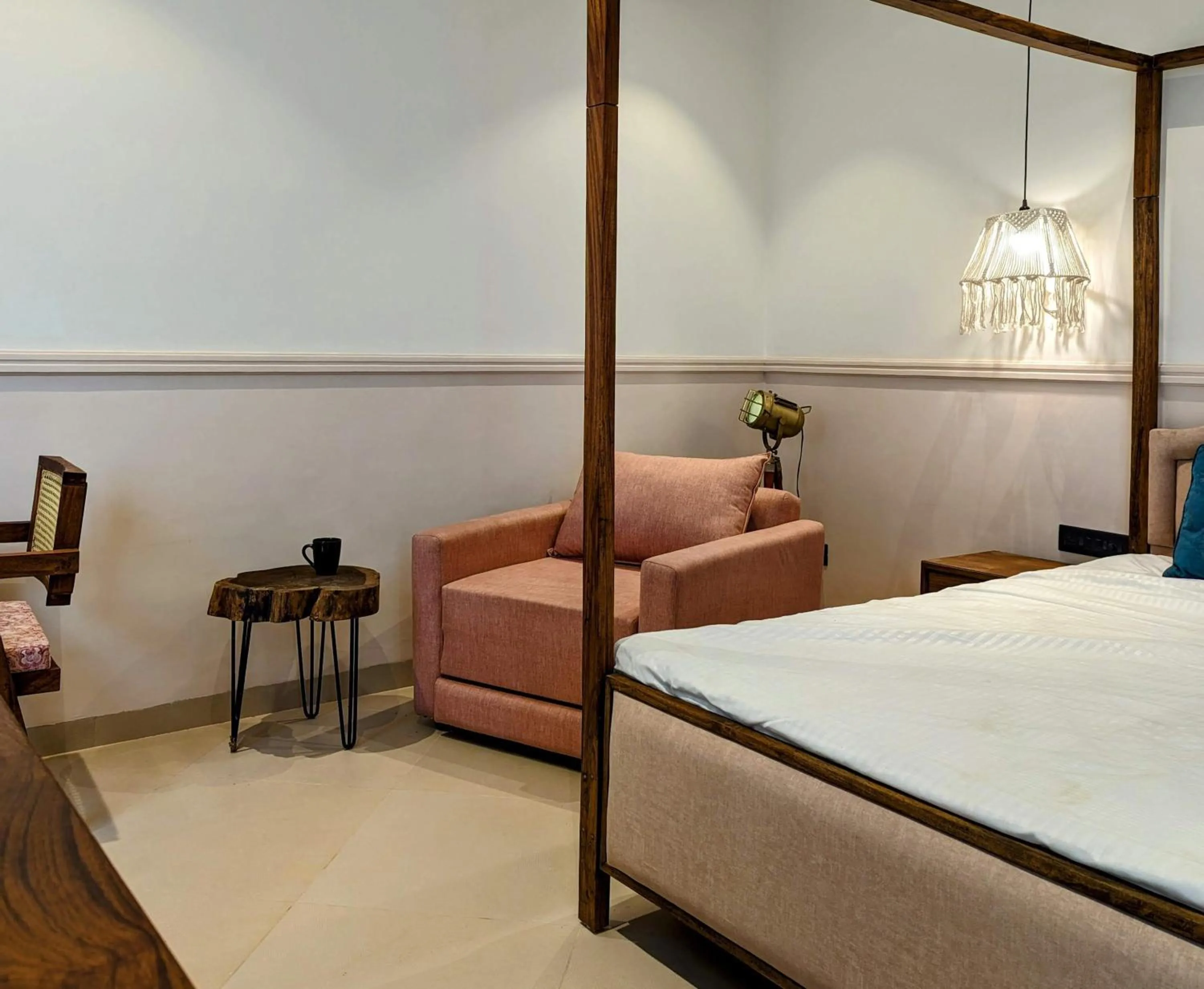 Seating area, Bed in Cape House