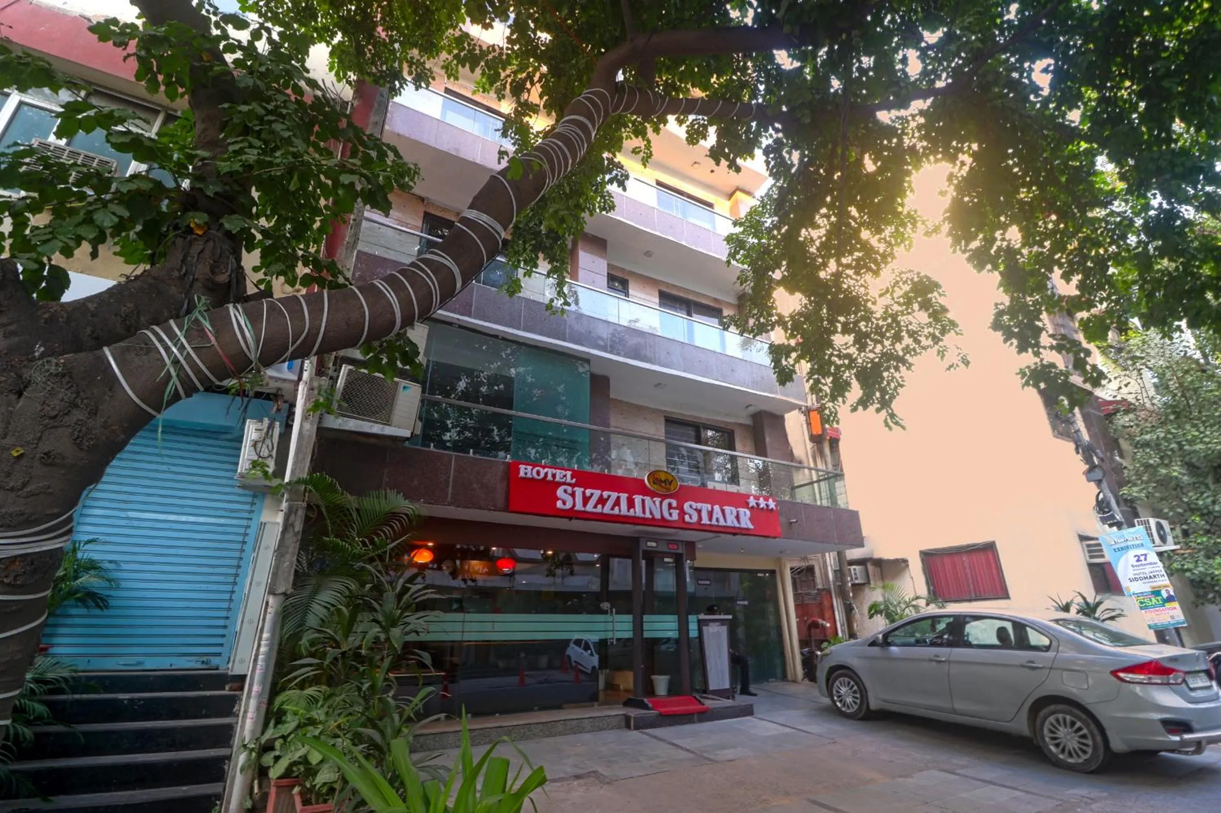 Property building in Hotel Sizzling Starr