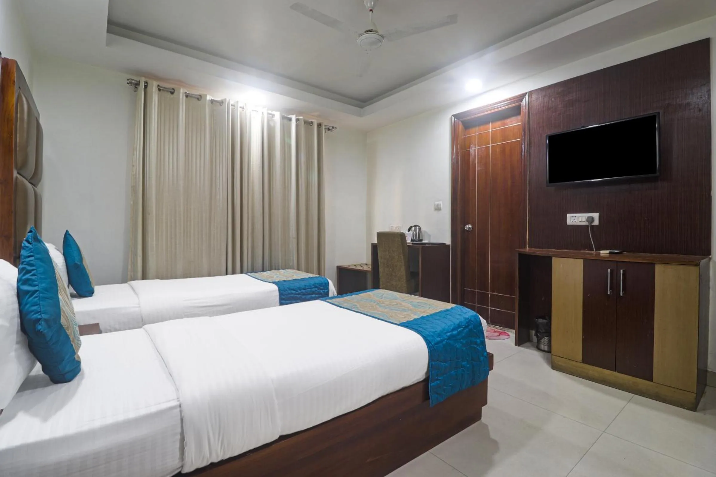 TV and multimedia, Bed in Hotel Sizzling Starr