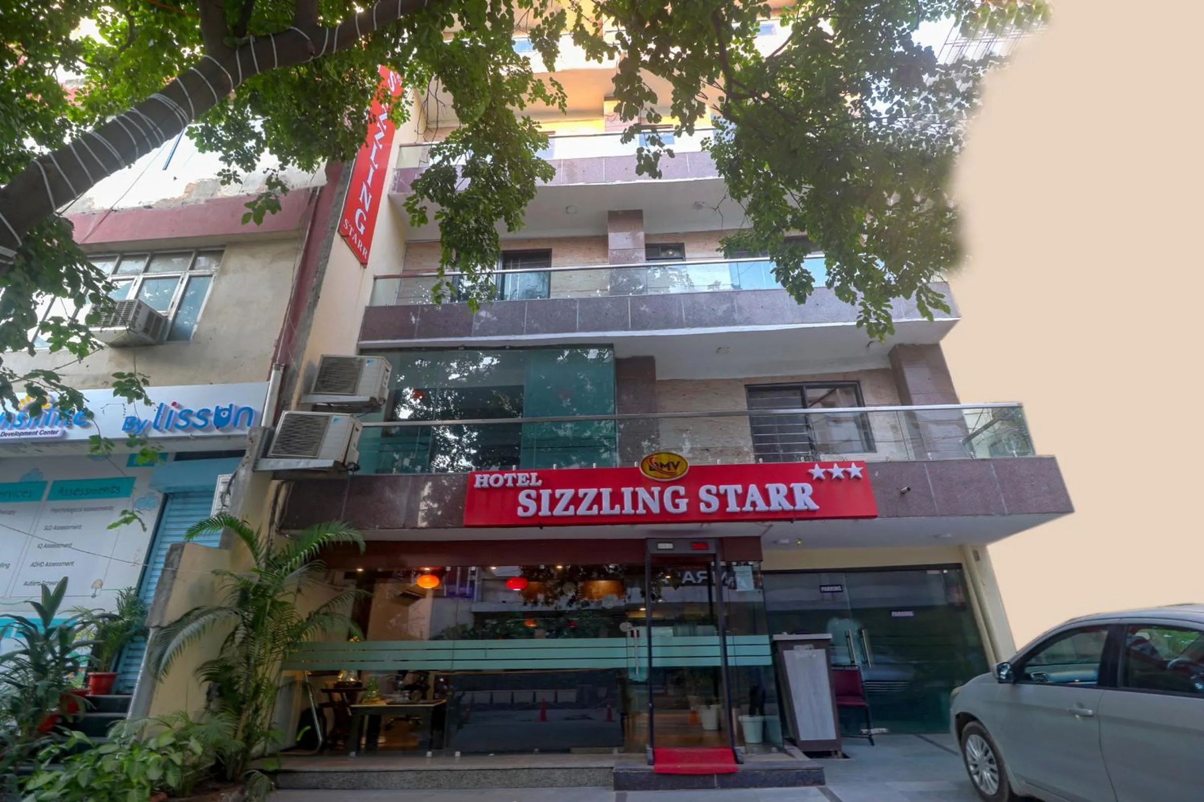 Property building in Hotel Sizzling Starr