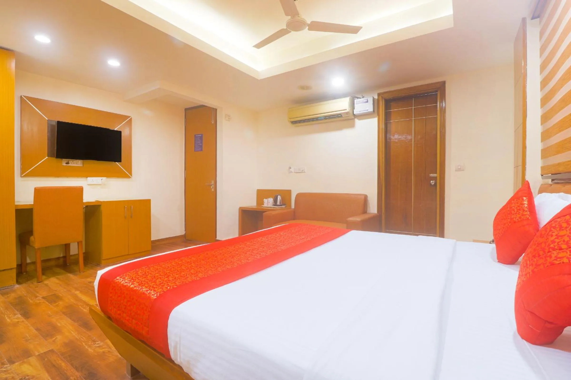 TV and multimedia, Bed in Hotel Sizzling Starr