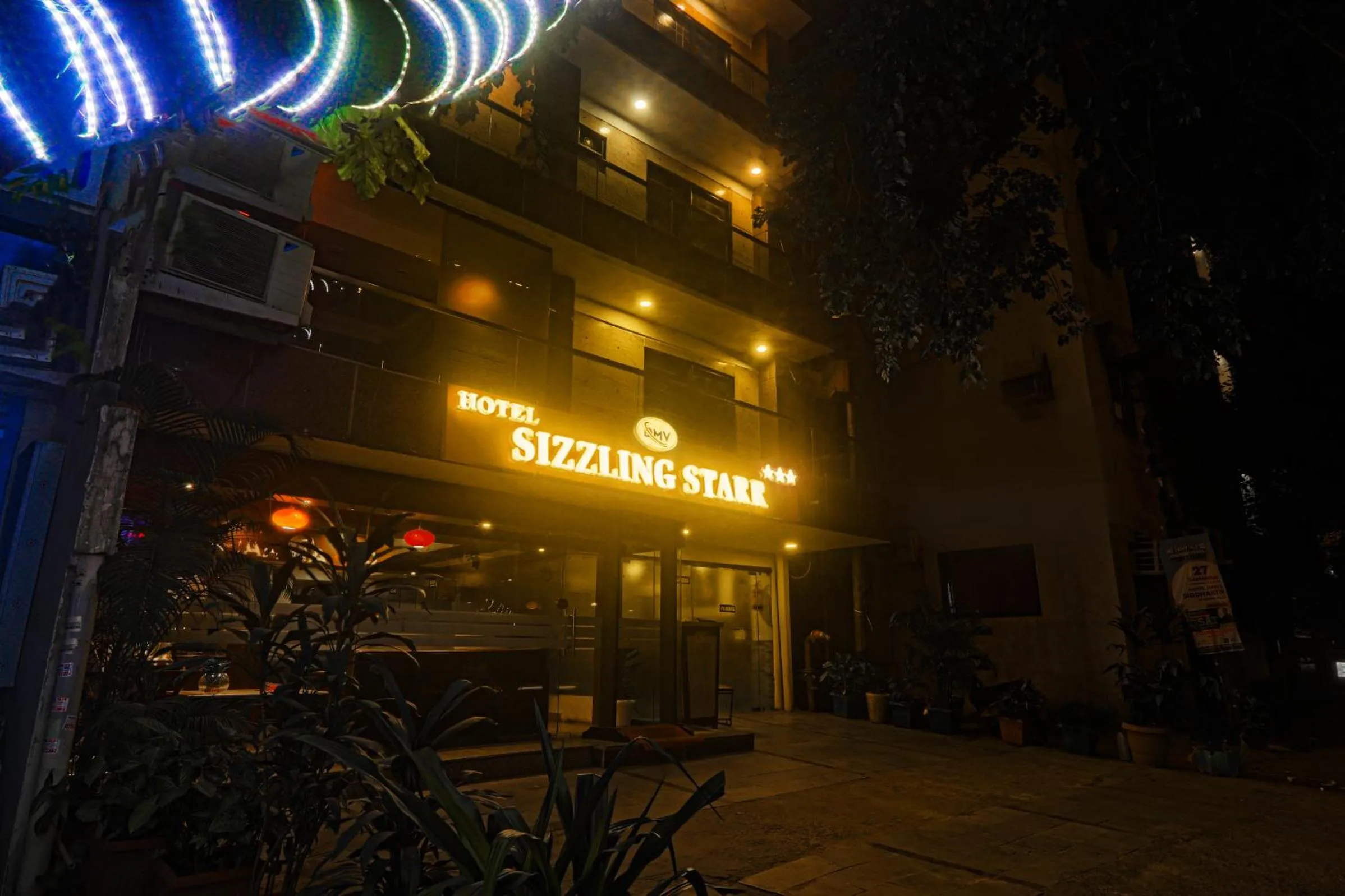 Facade/entrance in Hotel Sizzling Starr