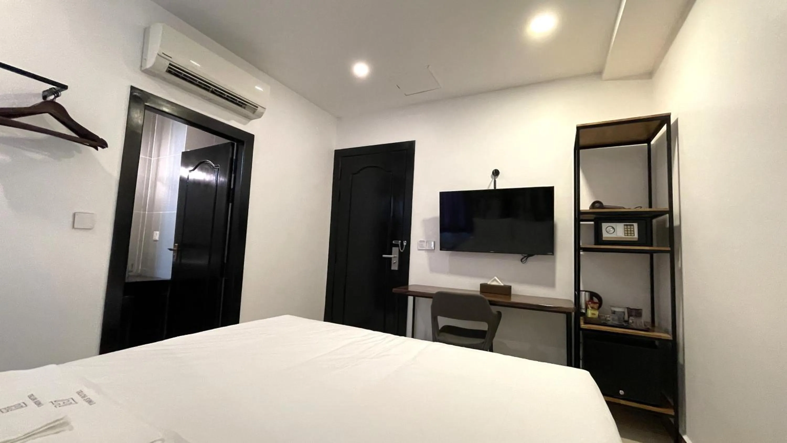 wardrobe, Bed in Times Hotel at Bassac Lane