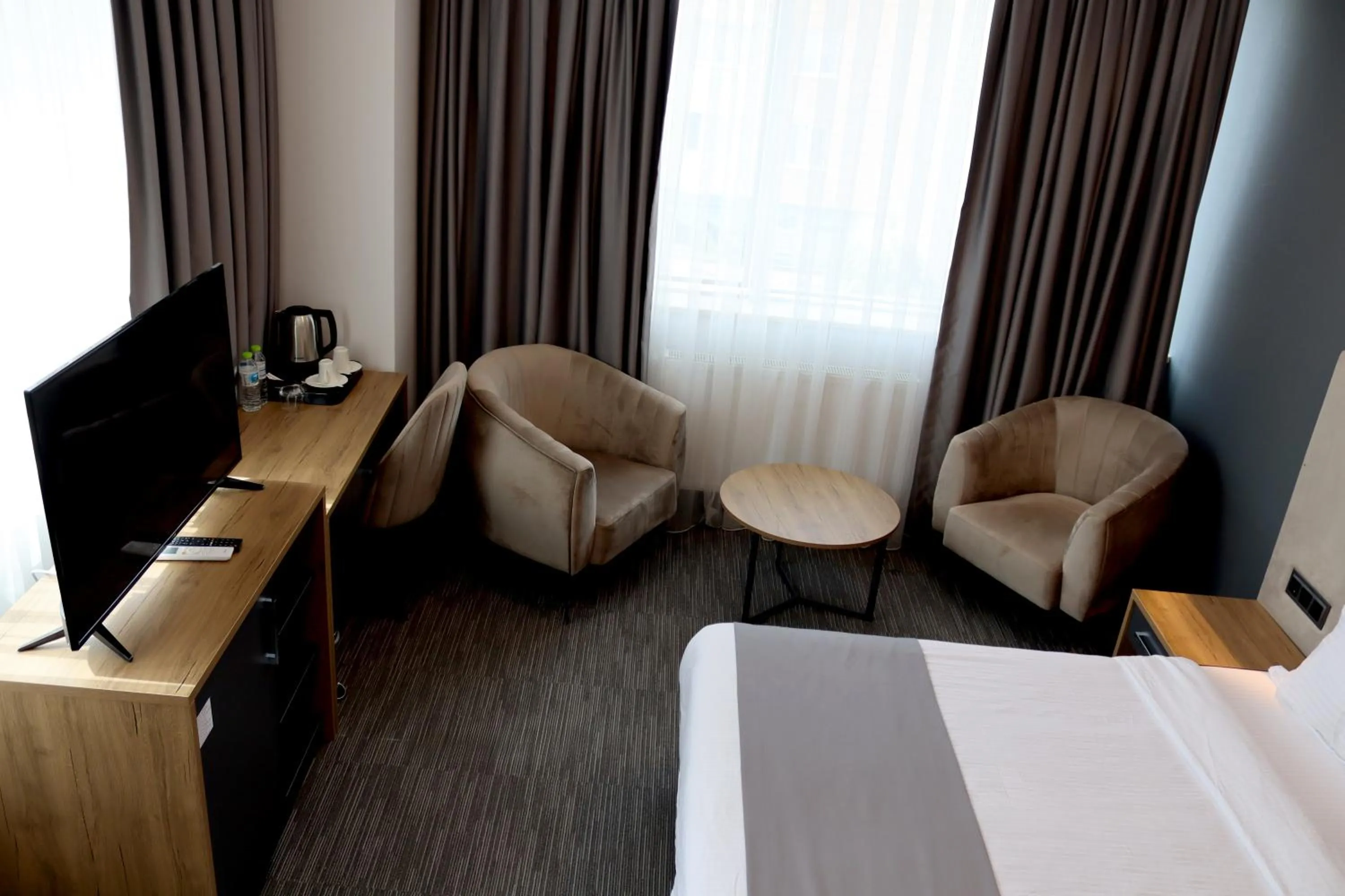 Dining area, Bed in HOME PLUS Hotel