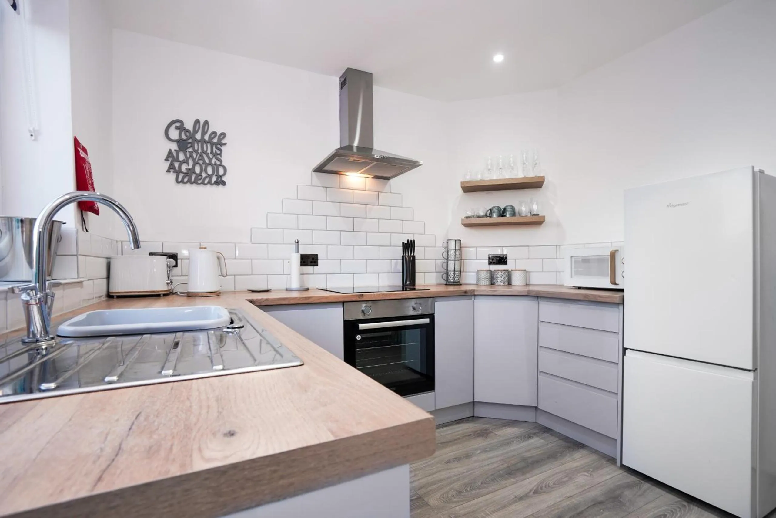 Kitchen or kitchenette in Cowdray Avenue