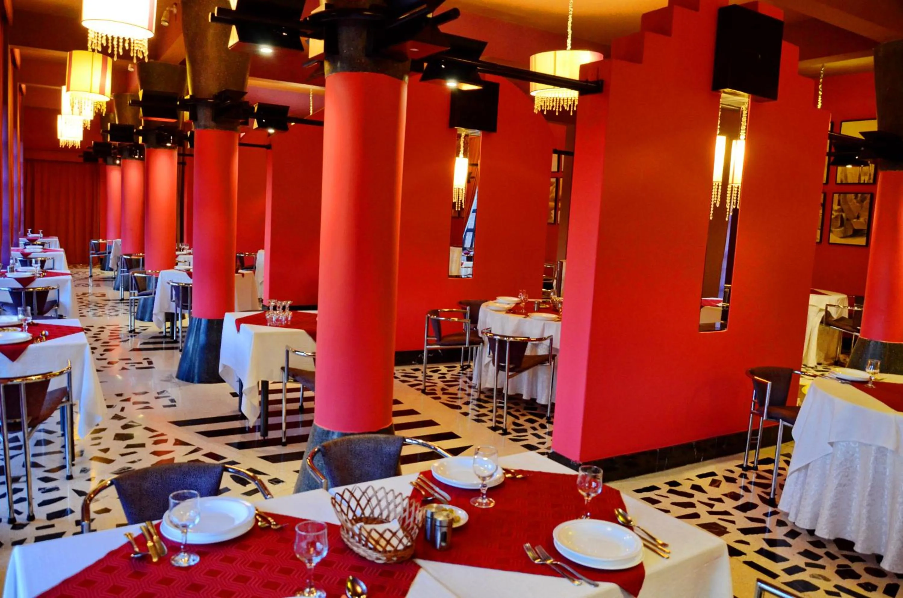 Restaurant/places to eat in El Pueblo Tamlelt