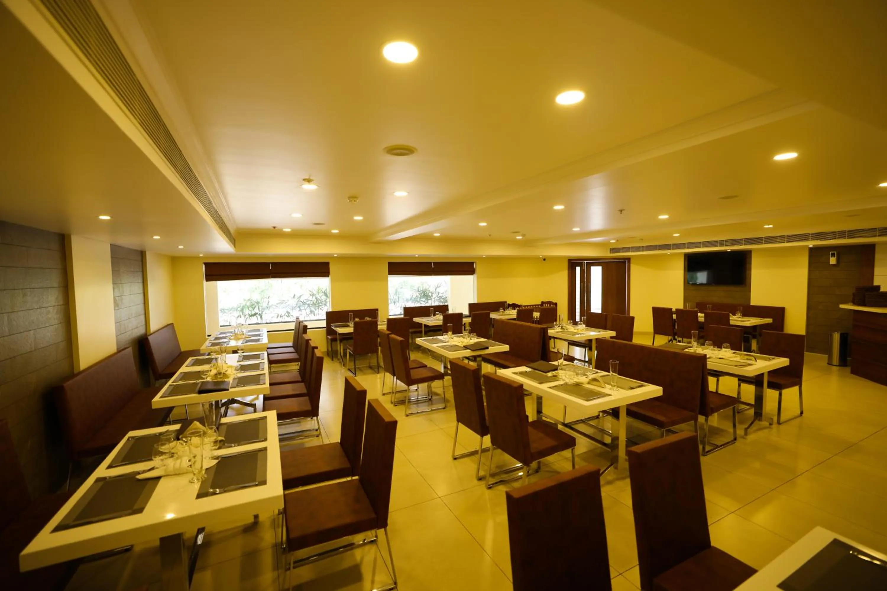 Restaurant/places to eat in KKM INTERNATIONAL