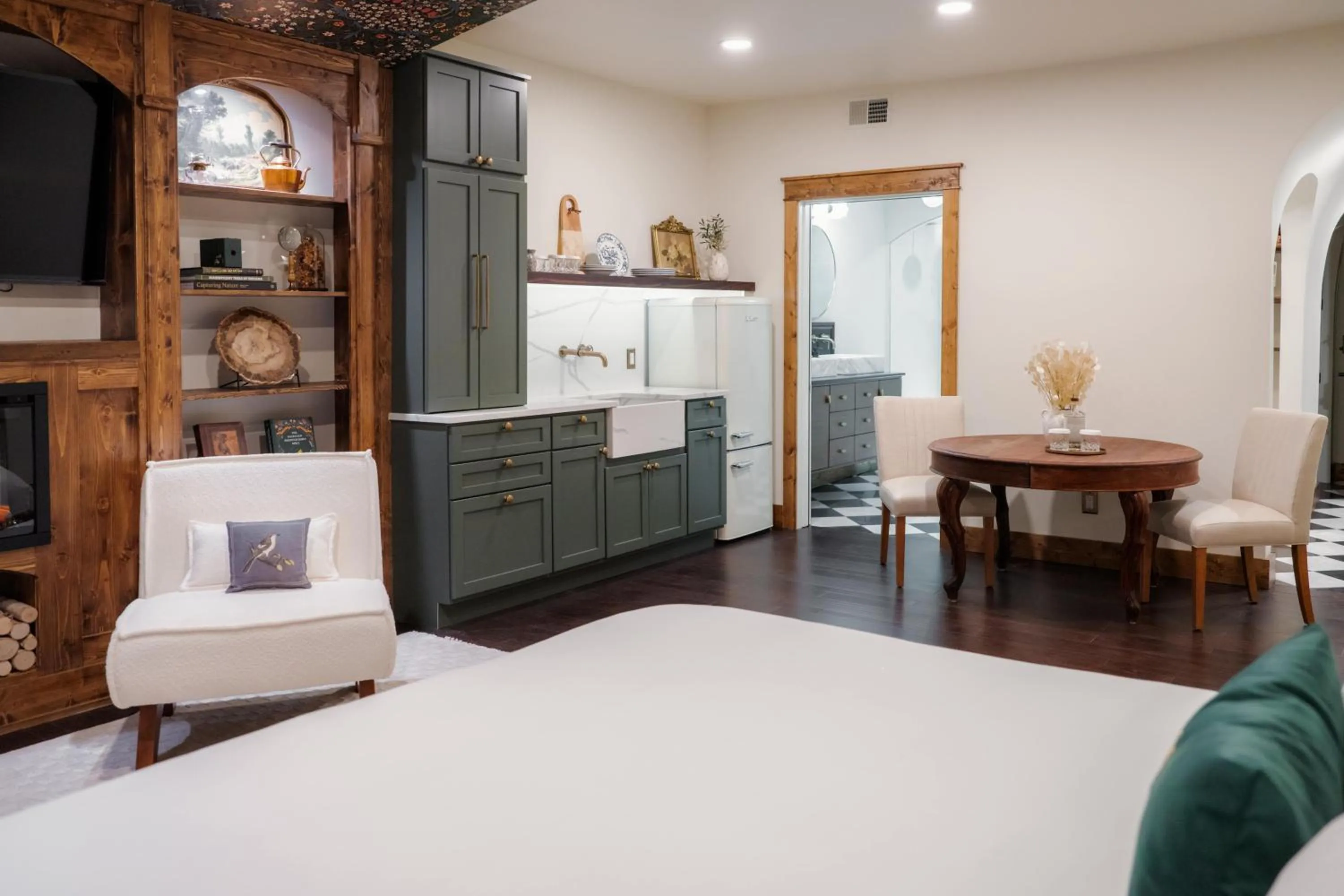 Bed in The Chandler Hotel