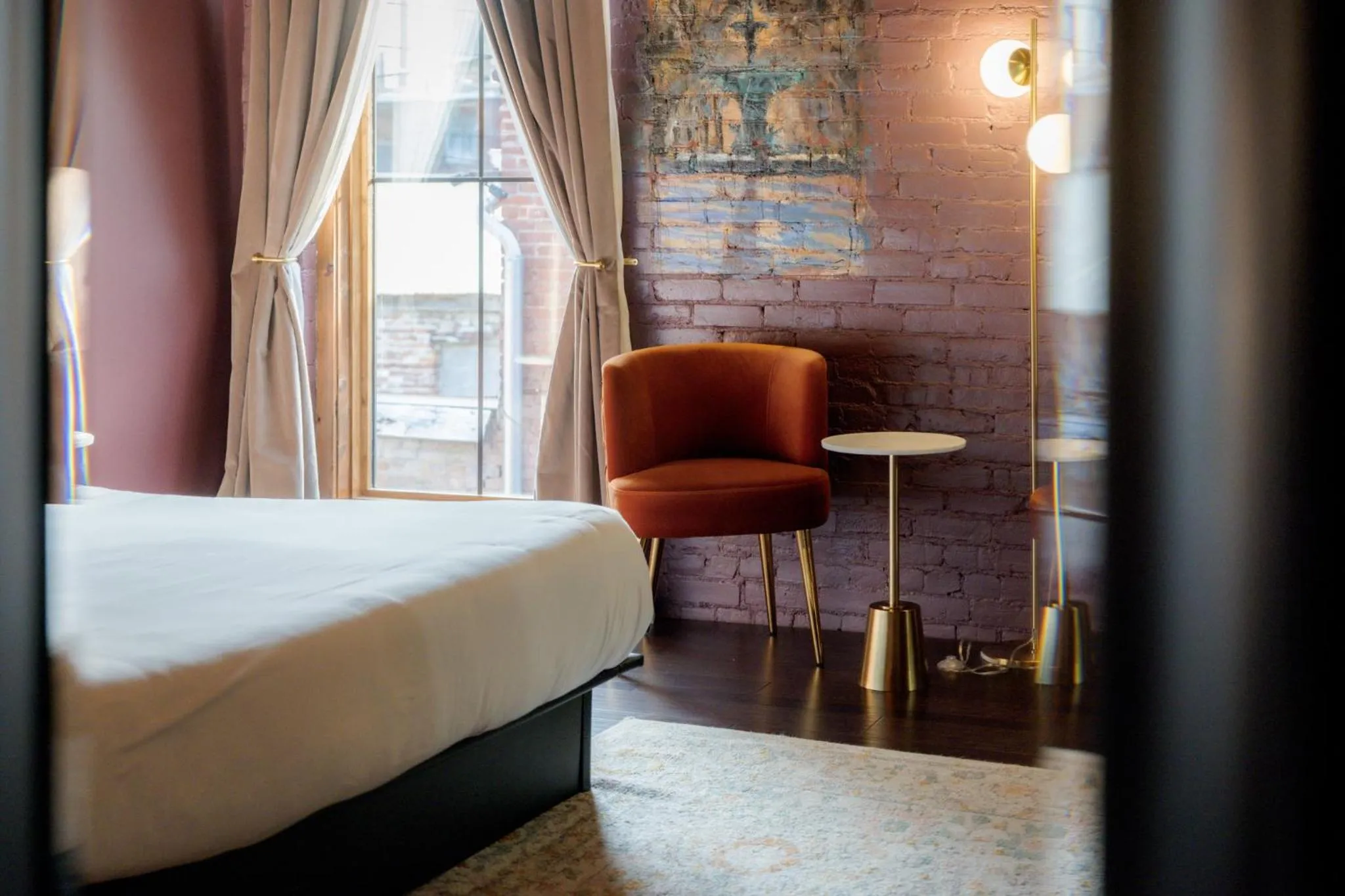 Seating area, Bed in The Chandler Hotel