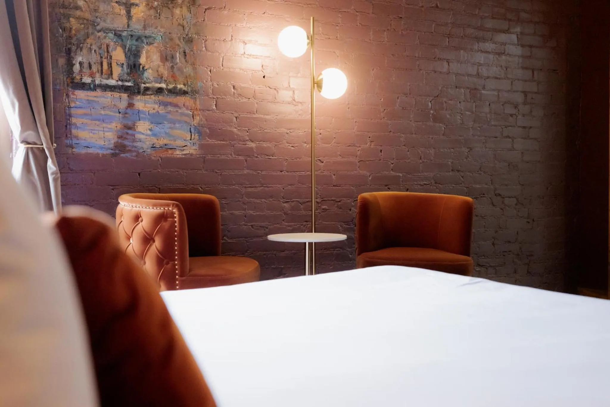 Seating area, Bed in The Chandler Hotel