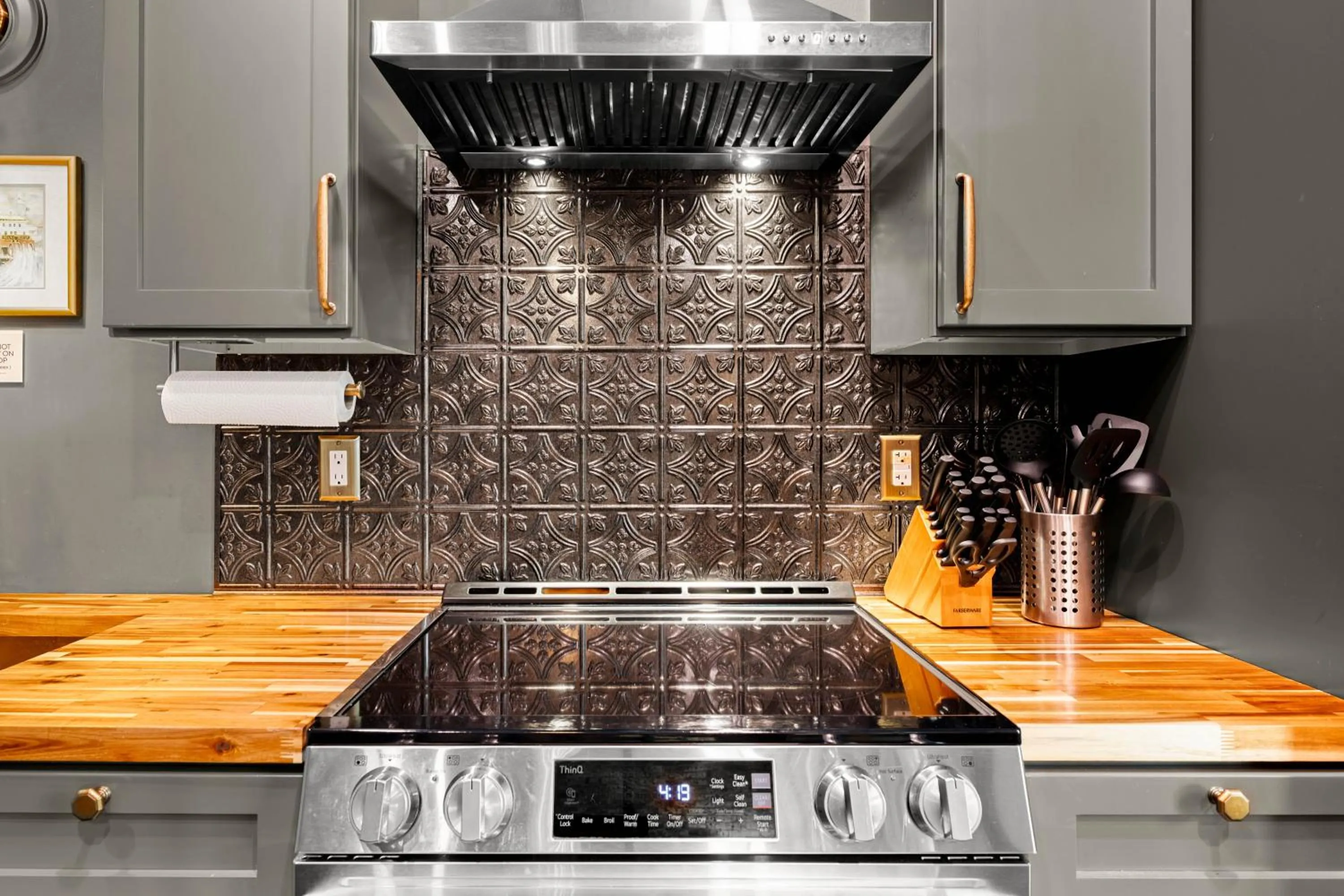 Kitchen or kitchenette in The Chandler Hotel