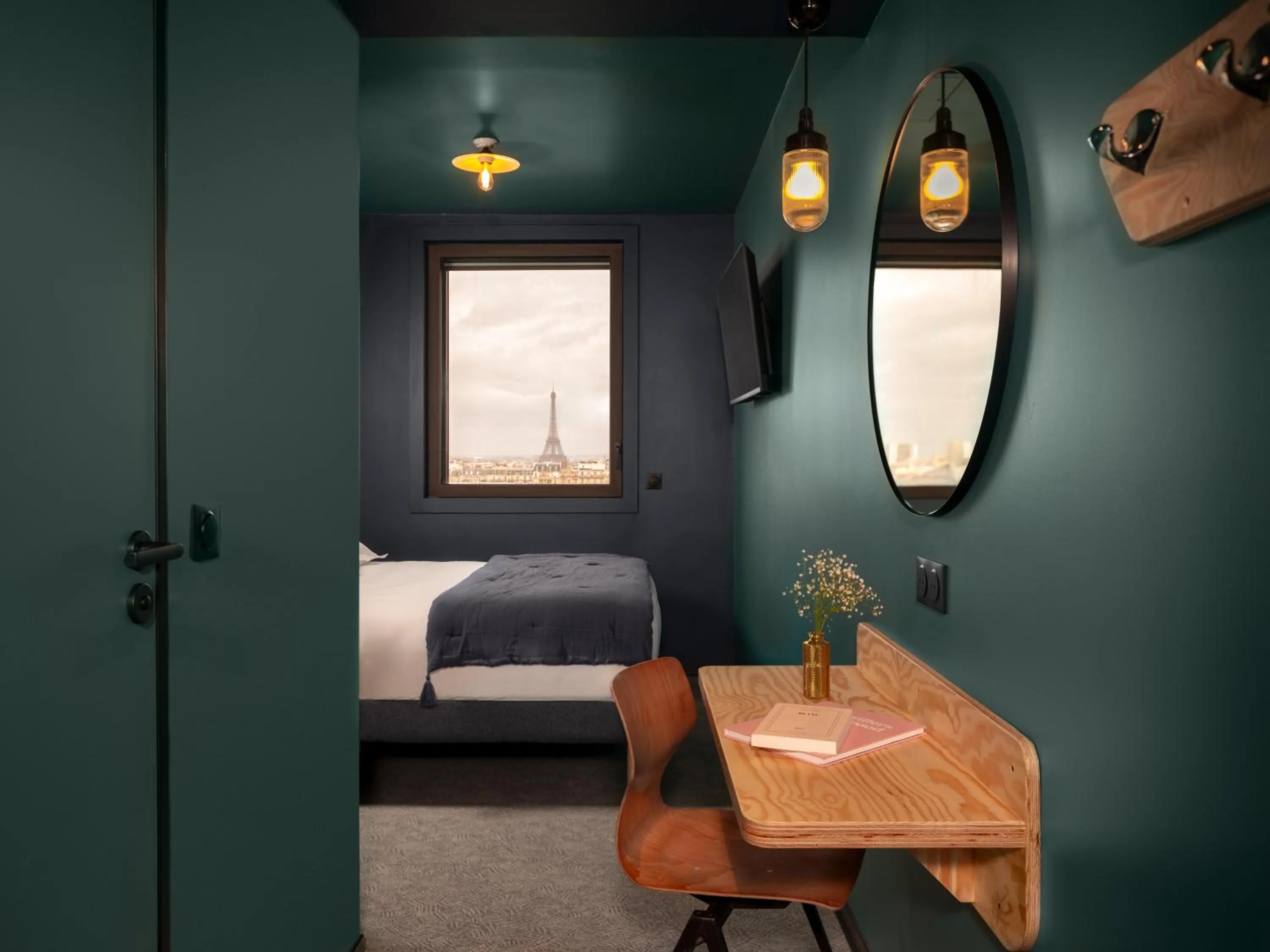 Bed in Eklo Hotels Paris Porte de Versailles