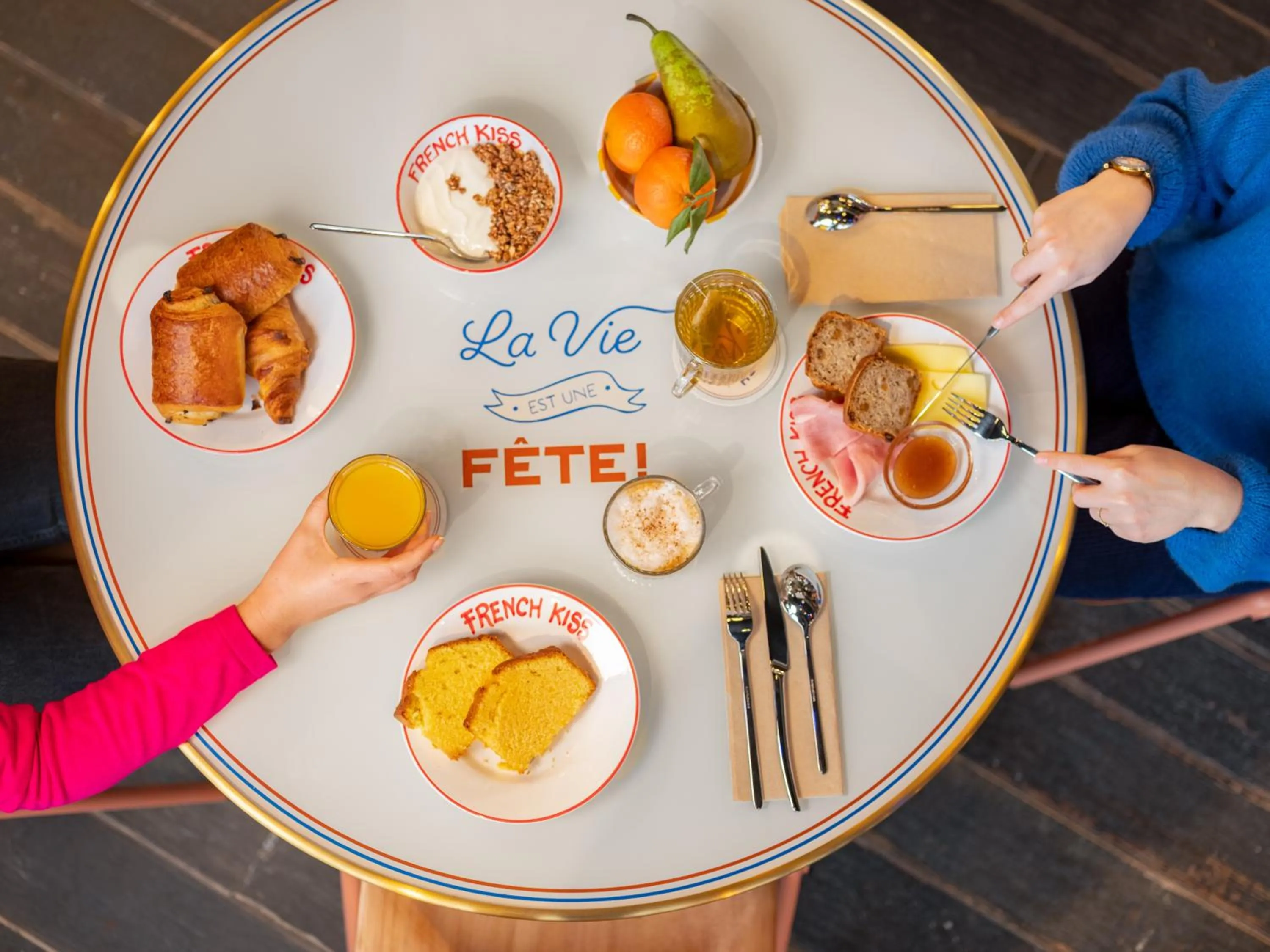 Breakfast in Eklo Hotels Paris Porte de Versailles