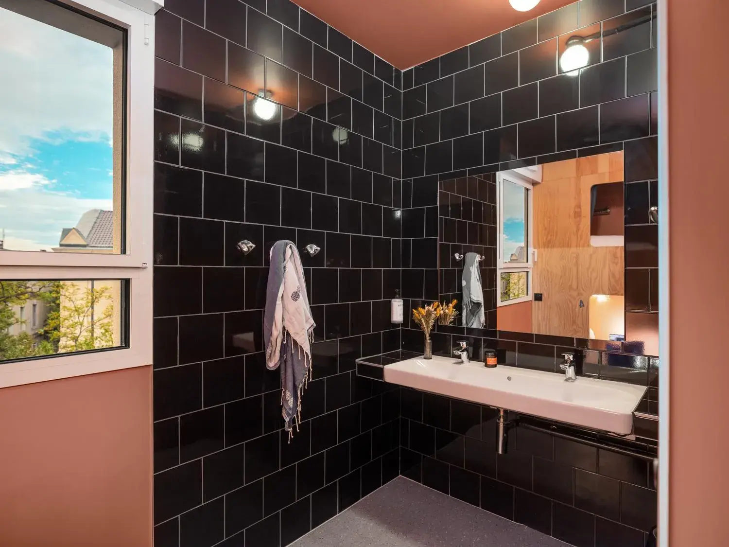 Eklo private dormitory for 6 people in Eklo Hotels Montpellier Centre Gare Saint-Roch Eklo private dormitory for 6 people in Eklo Hotels Montpellier Centre Gare Saint-Roch