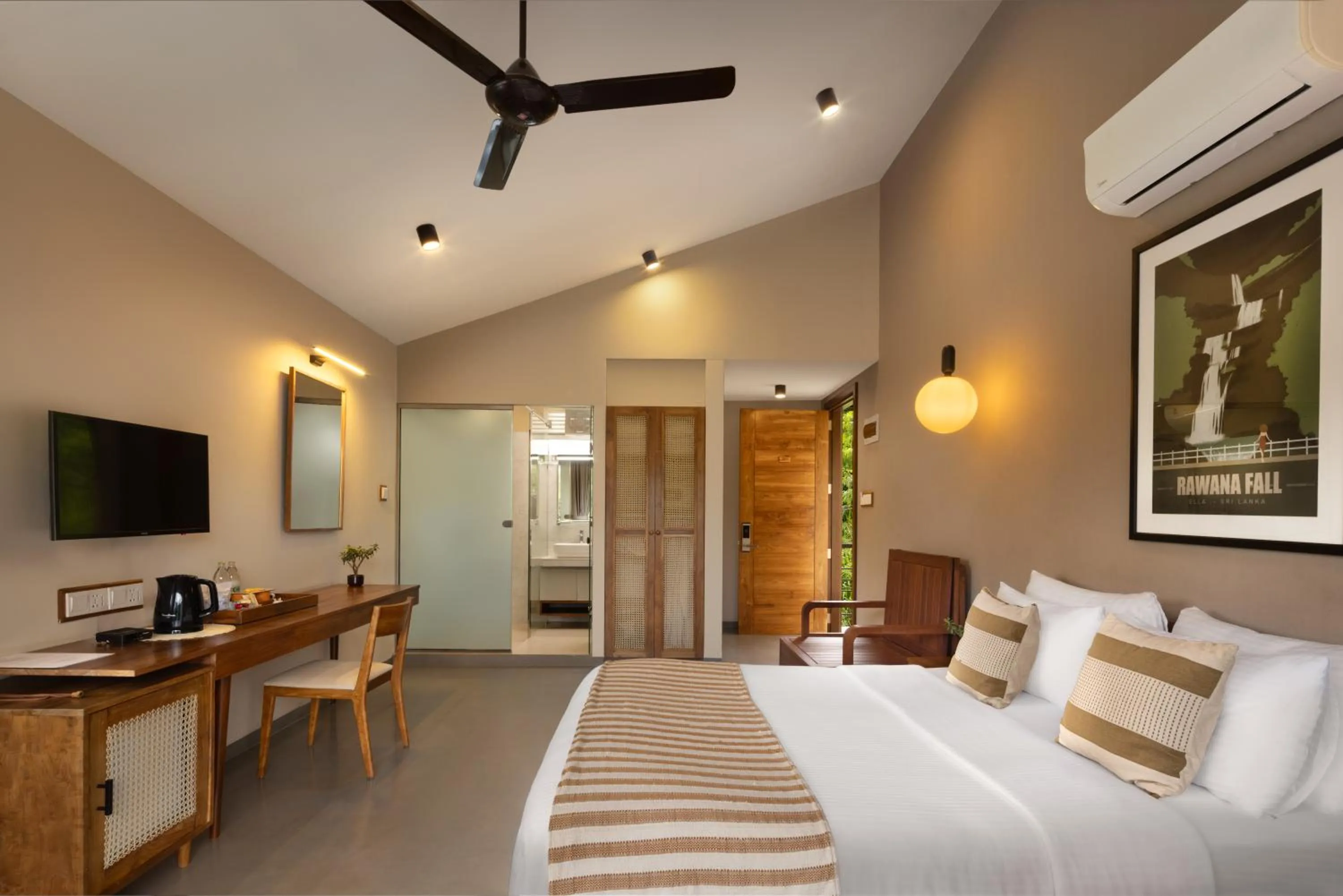 Bathroom, Bed in The Cubes Ella