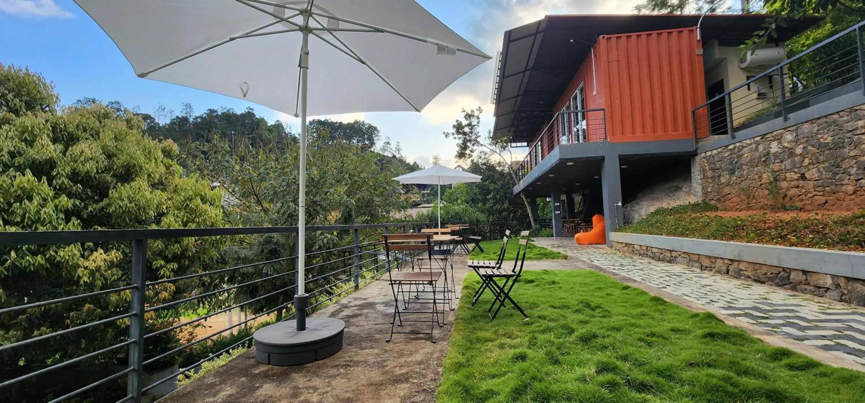 Dining area in The Cubes Ella