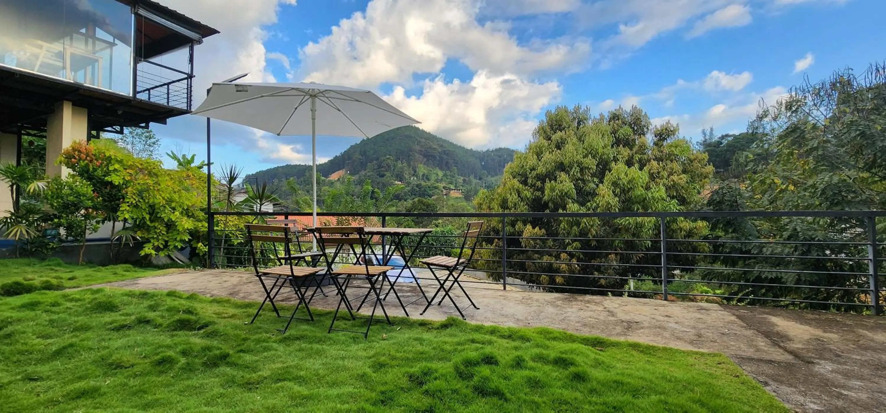 Dining area in The Cubes Ella