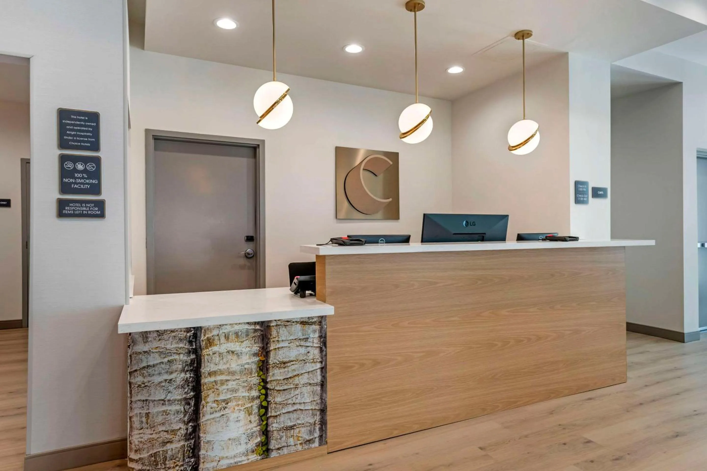 Lobby or reception in Comfort Suites St Augustine Historic District Area