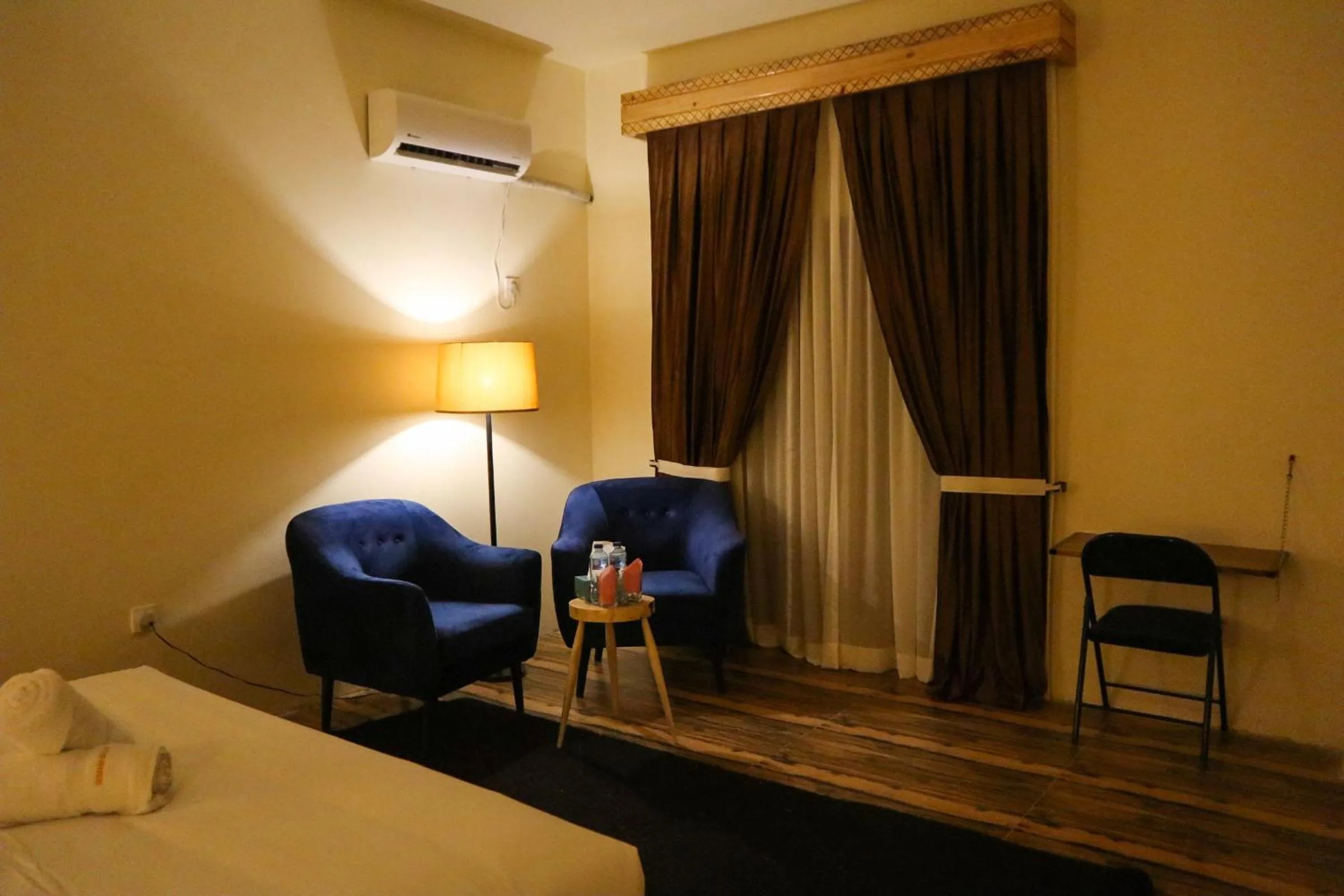 Seating area, Bed in Dumani Nagar Hotel & Resort