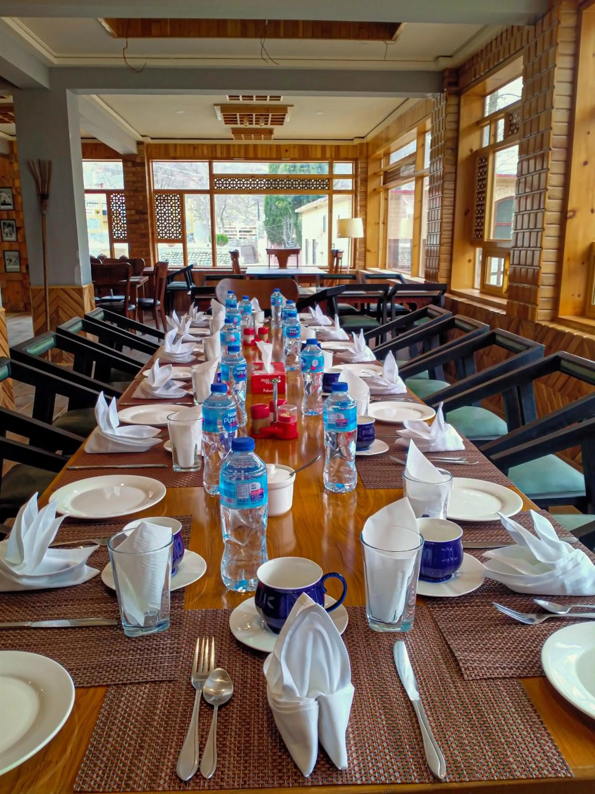 Restaurant/places to eat in Dumani Nagar Hotel & Resort