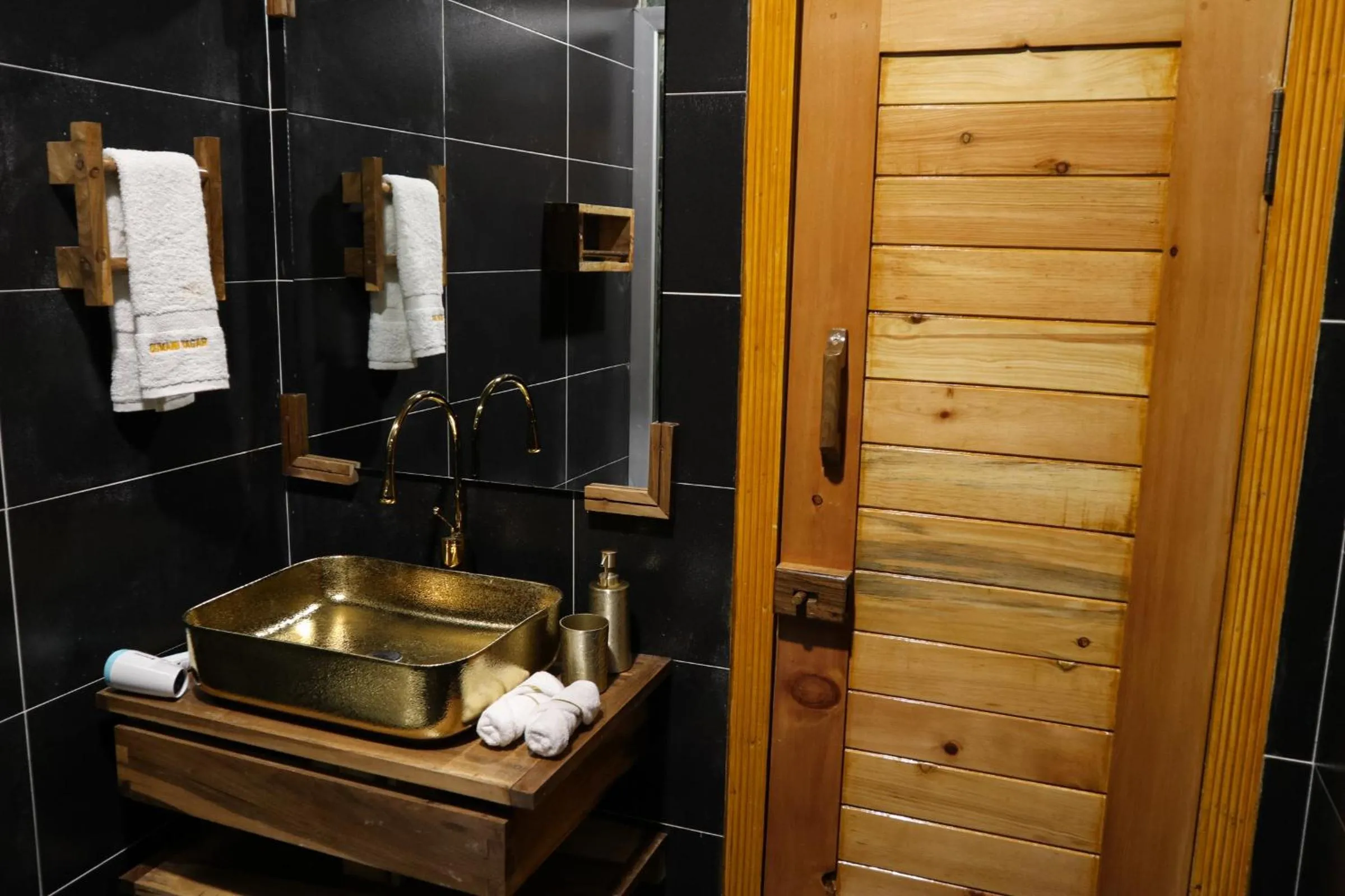 Bathroom in Dumani Nagar Hotel & Resort