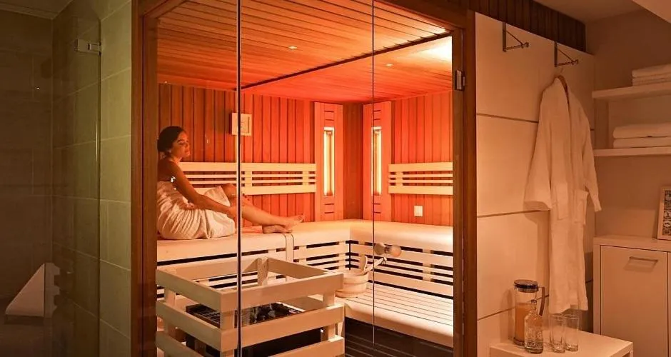 Sauna, Bed in Hotel Oberland