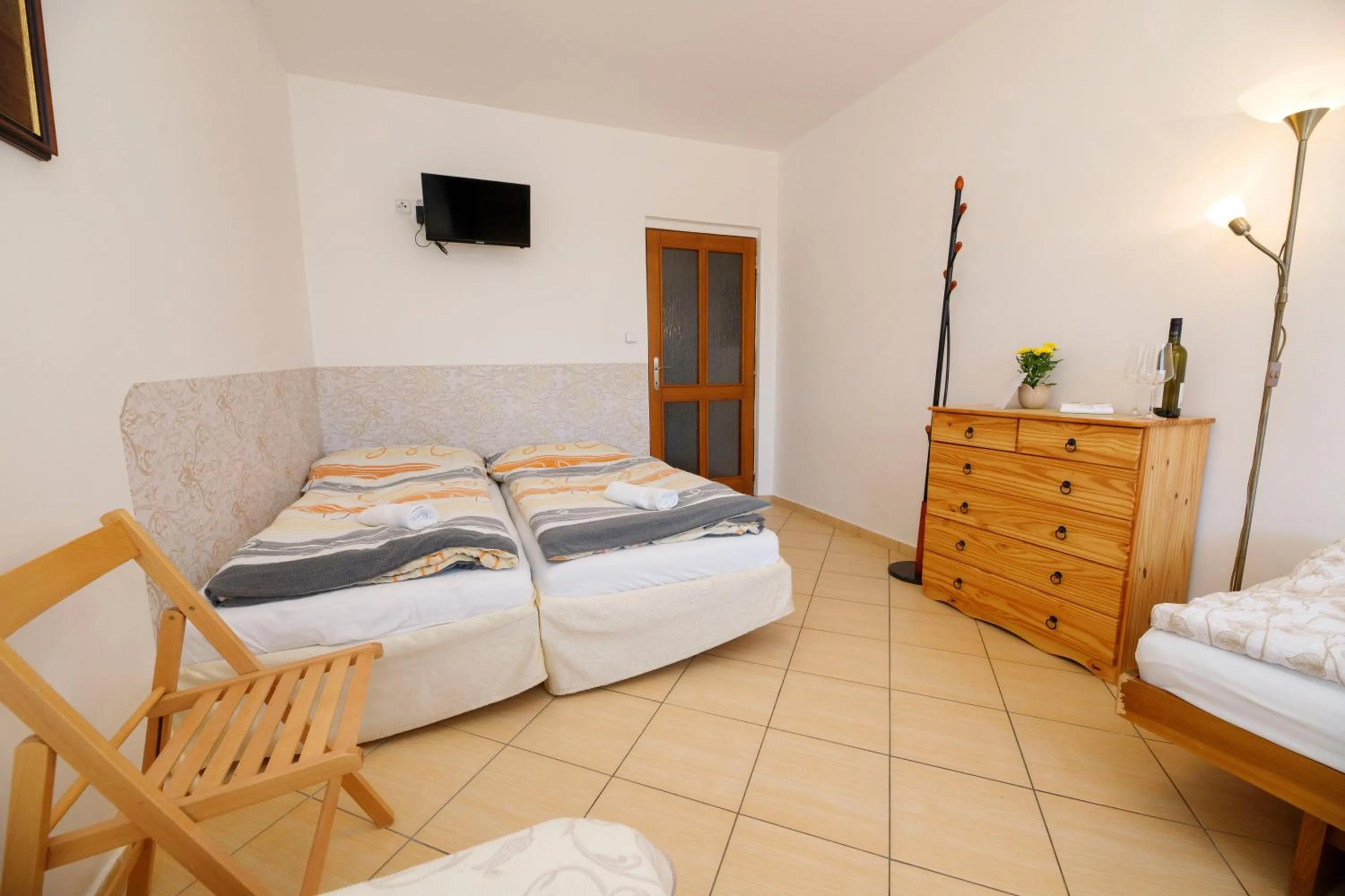 Property building, Bed in Hotel Vintíř