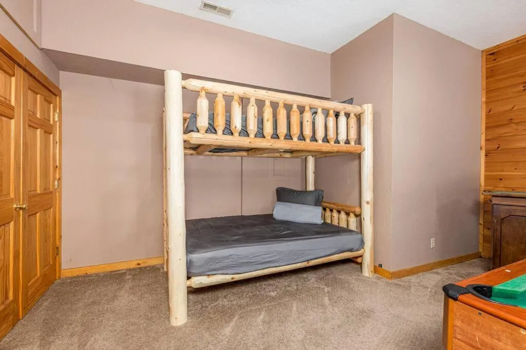 Bed in Dog Friendly Secluded Cabin Whot-tub & Sleeps 12