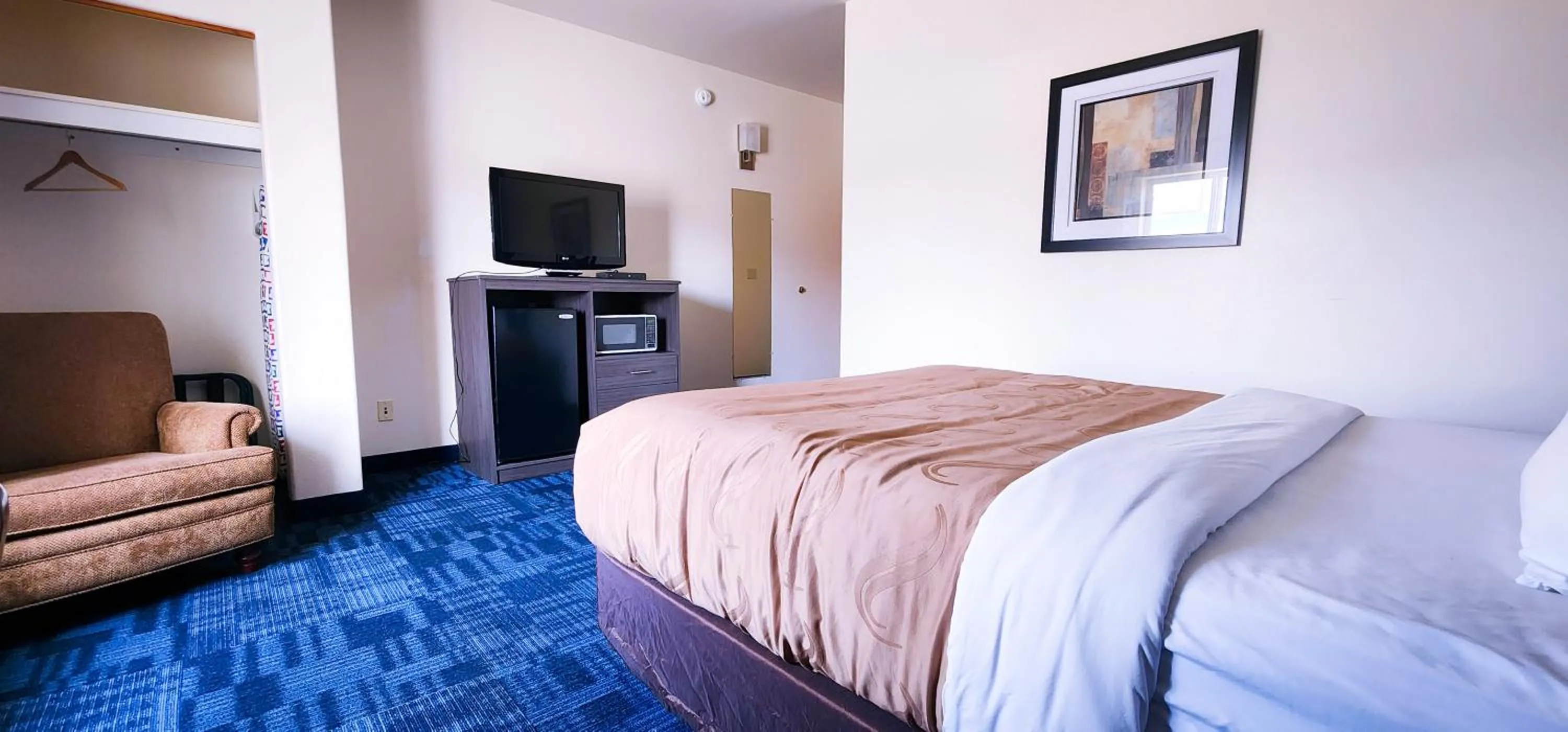 Bed in Helena Inn - Airport