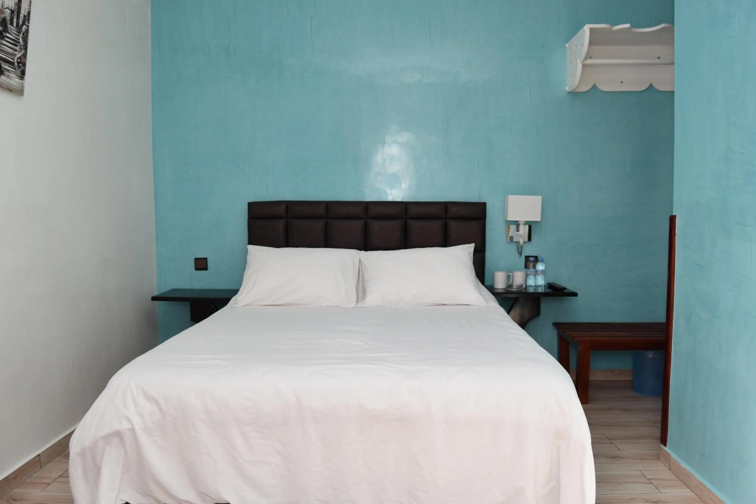 Property building, Bed in Hotel L'Initiale