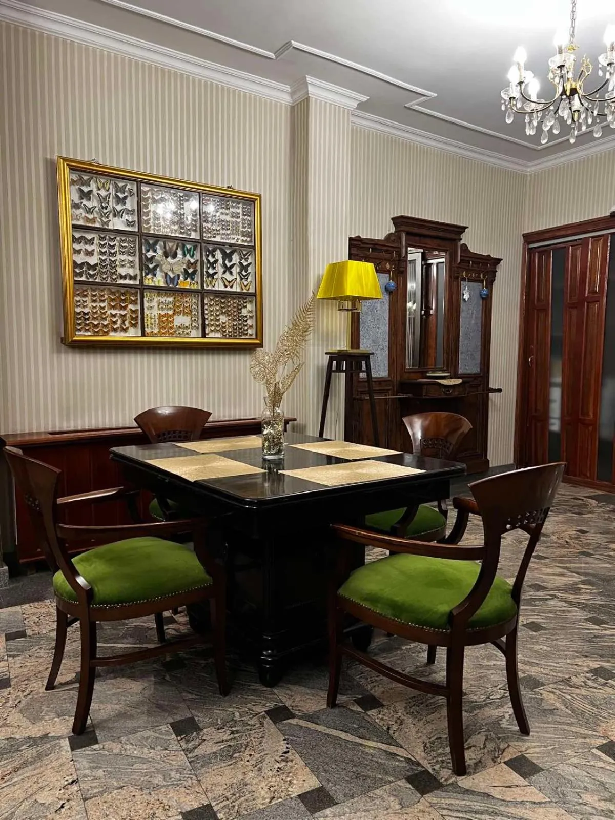 Communal lounge/ TV room in MICHELE Hotel