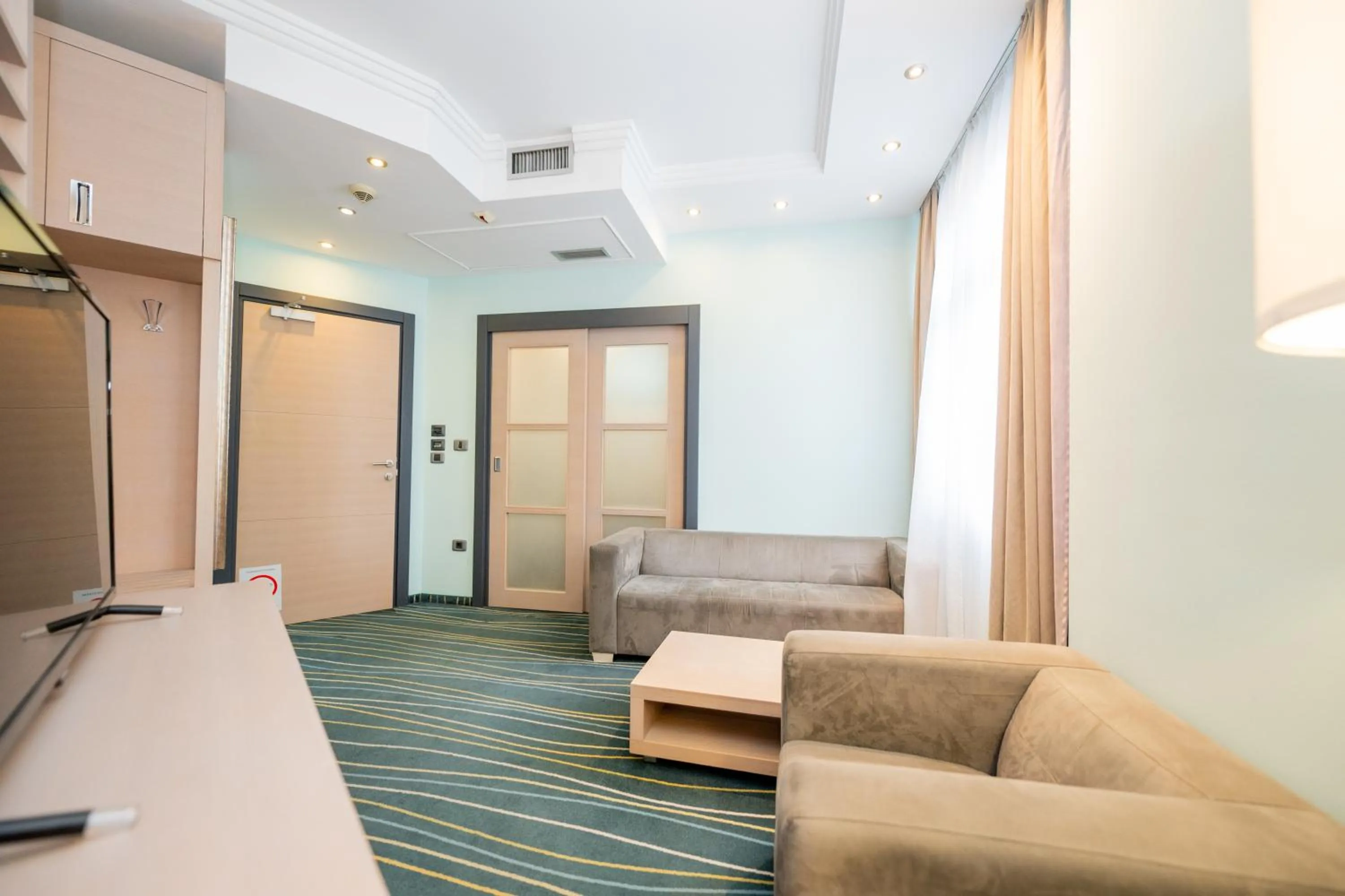 Communal lounge/ TV room in Kopernikus Hotel Prag