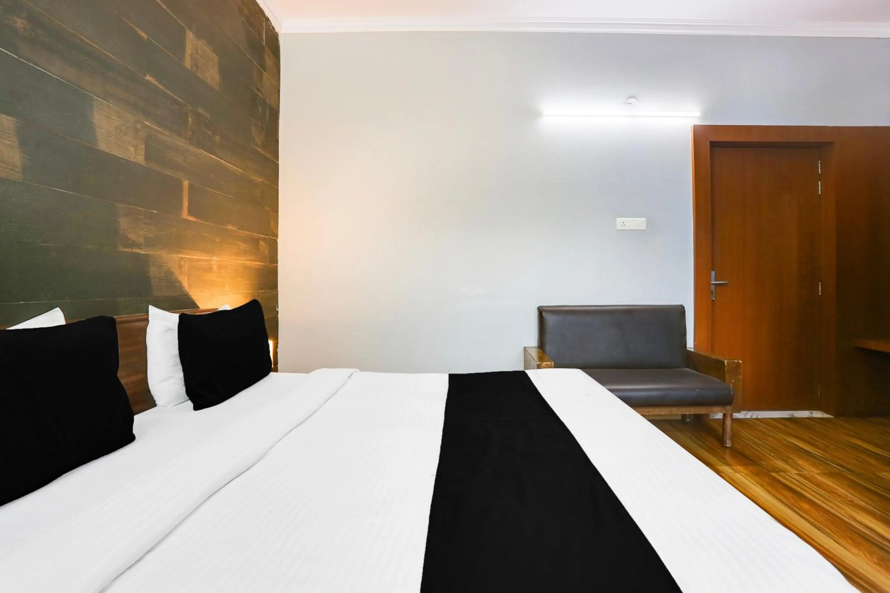 Bedroom, Bed in Super Collection O Bhiwadi