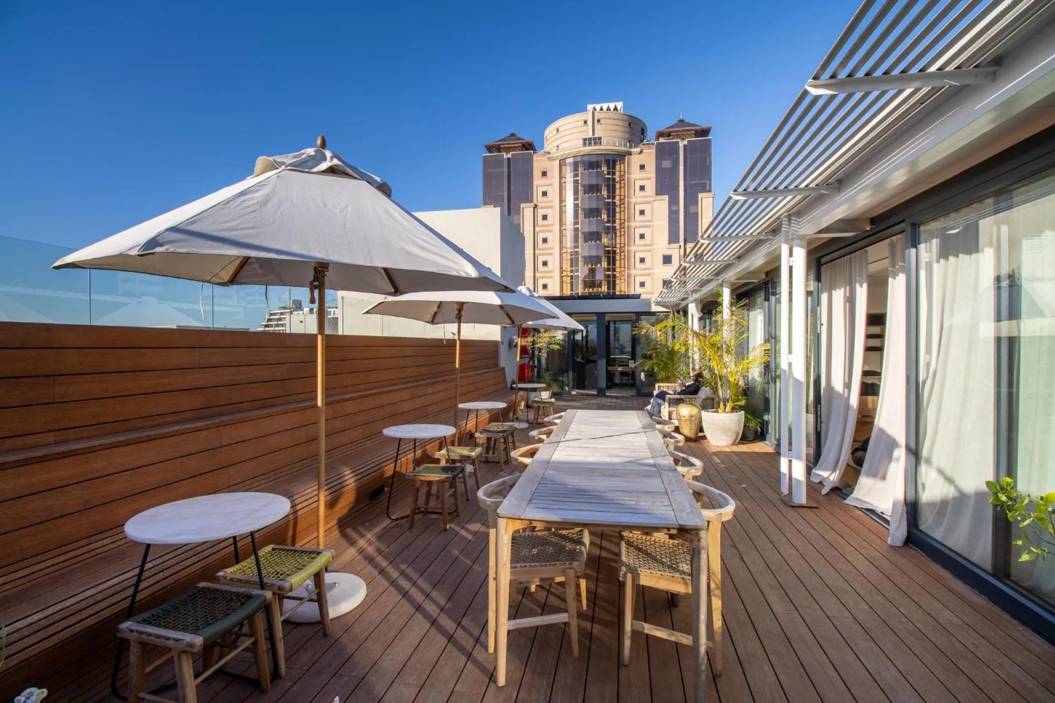 Restaurant/places to eat in The Barracks Apartments