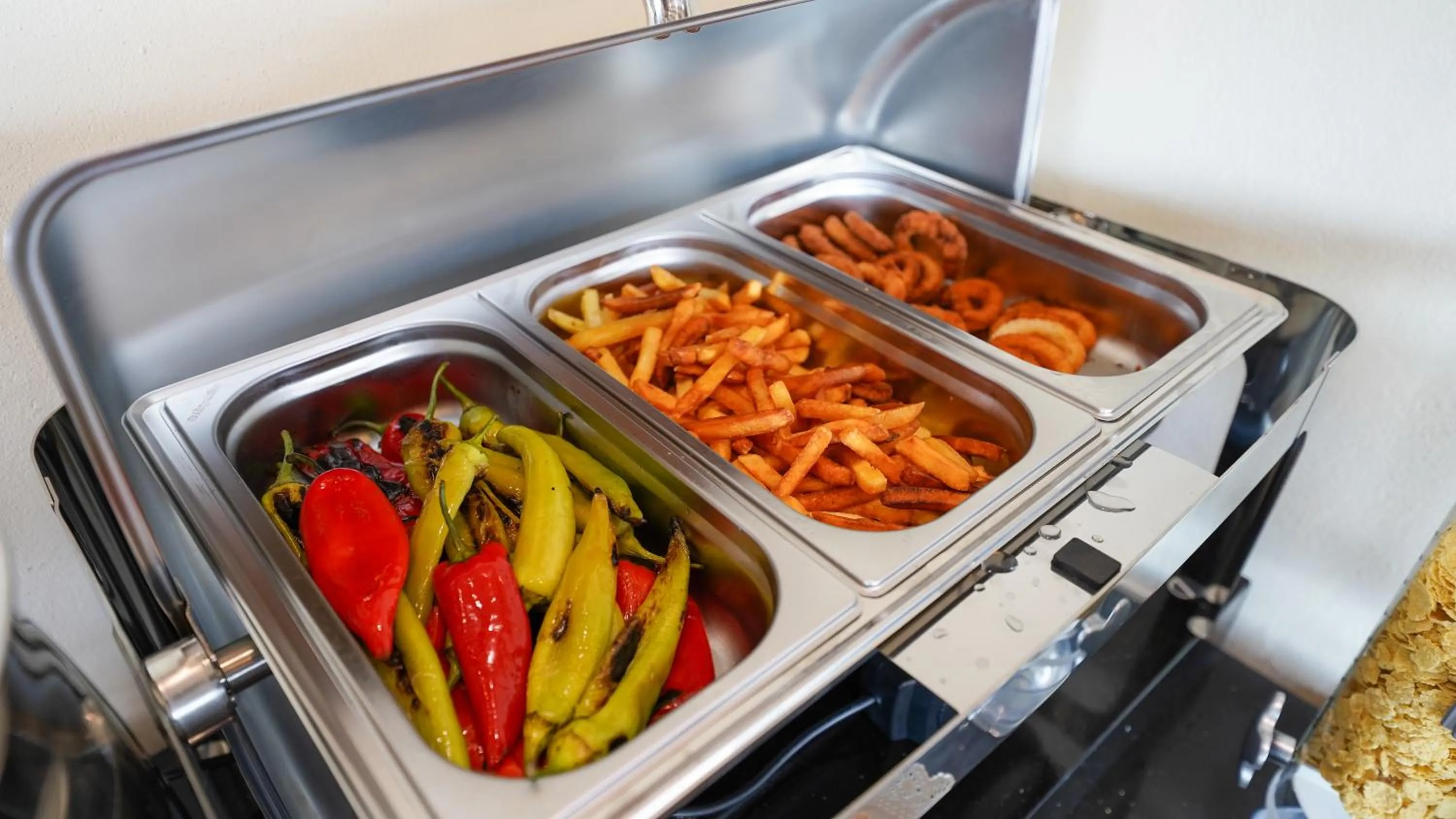 Buffet breakfast in Bellezza Hotel