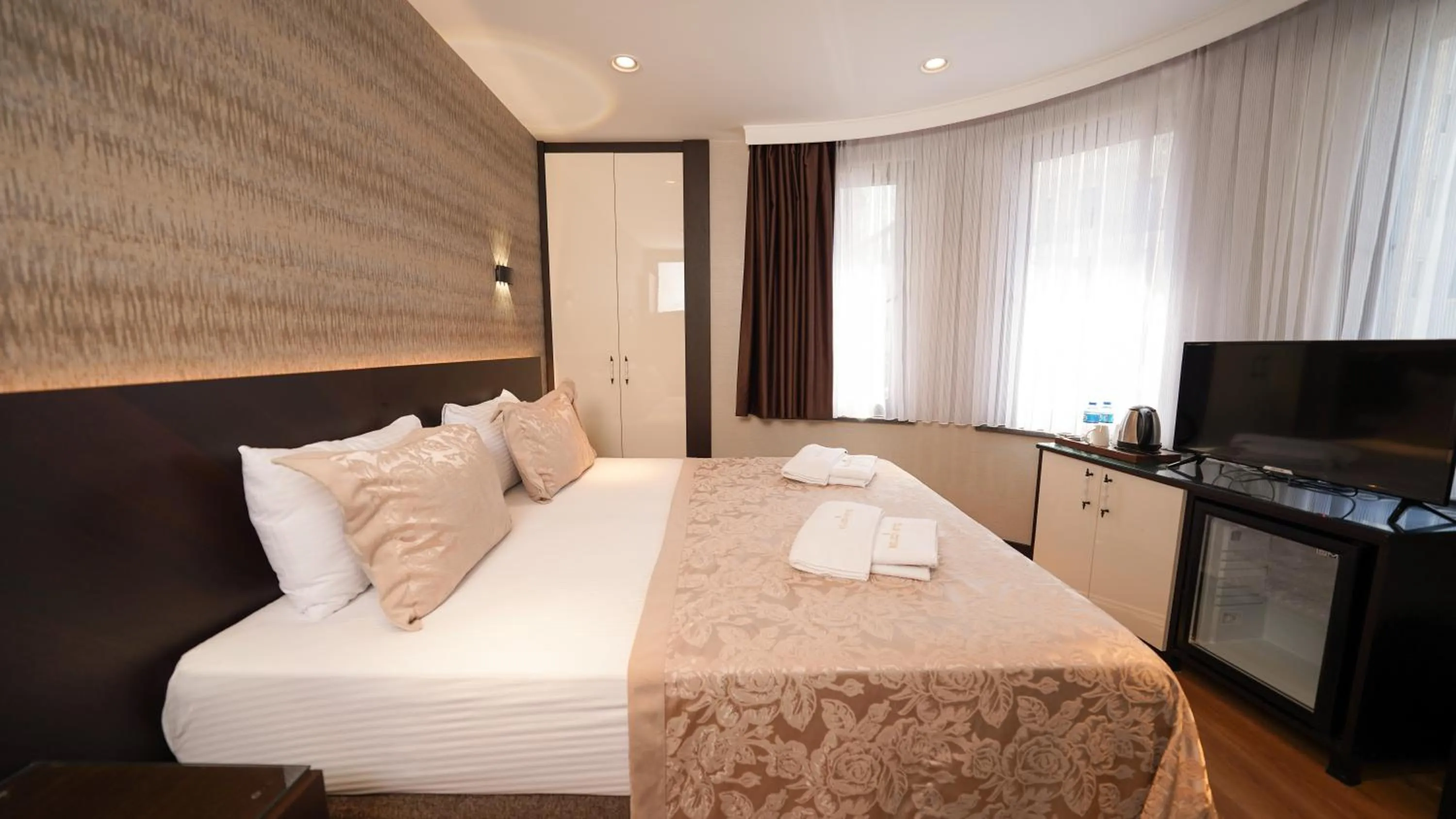 Bed in Bellezza Hotel