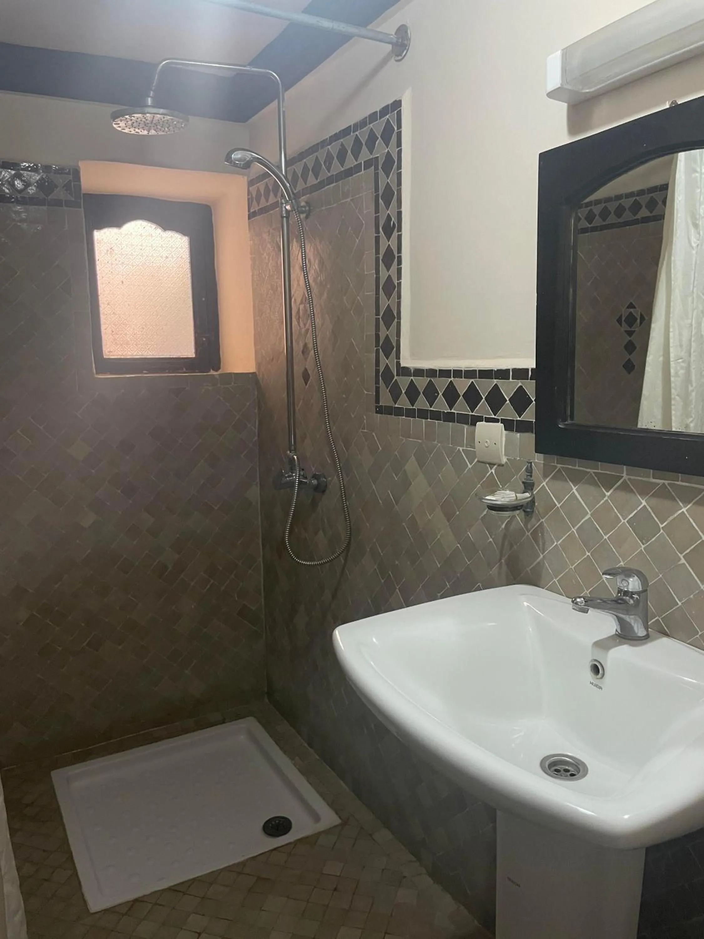 Shower in Riad Al Madina