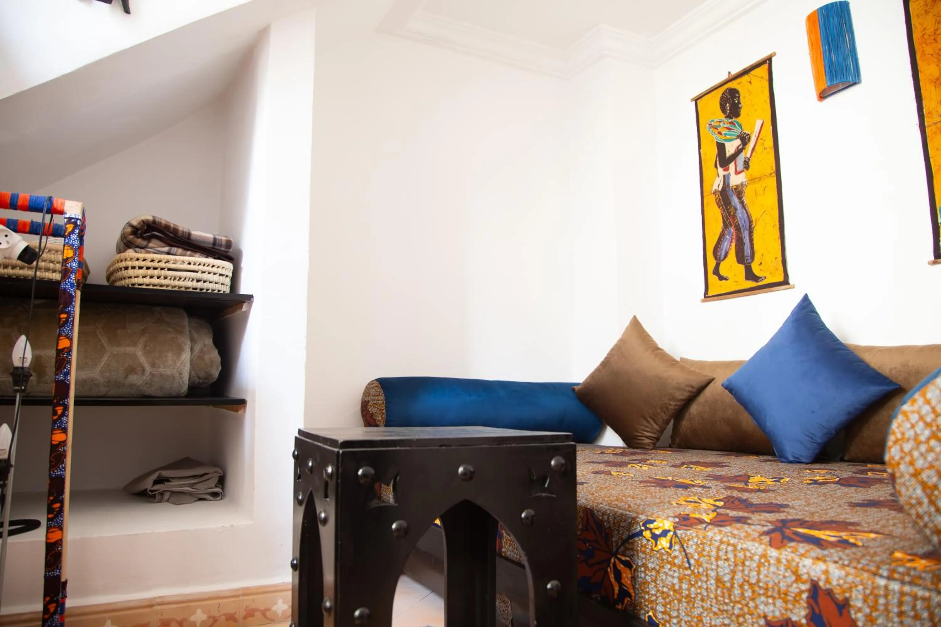 Living room, Bed in Riad Al Madina