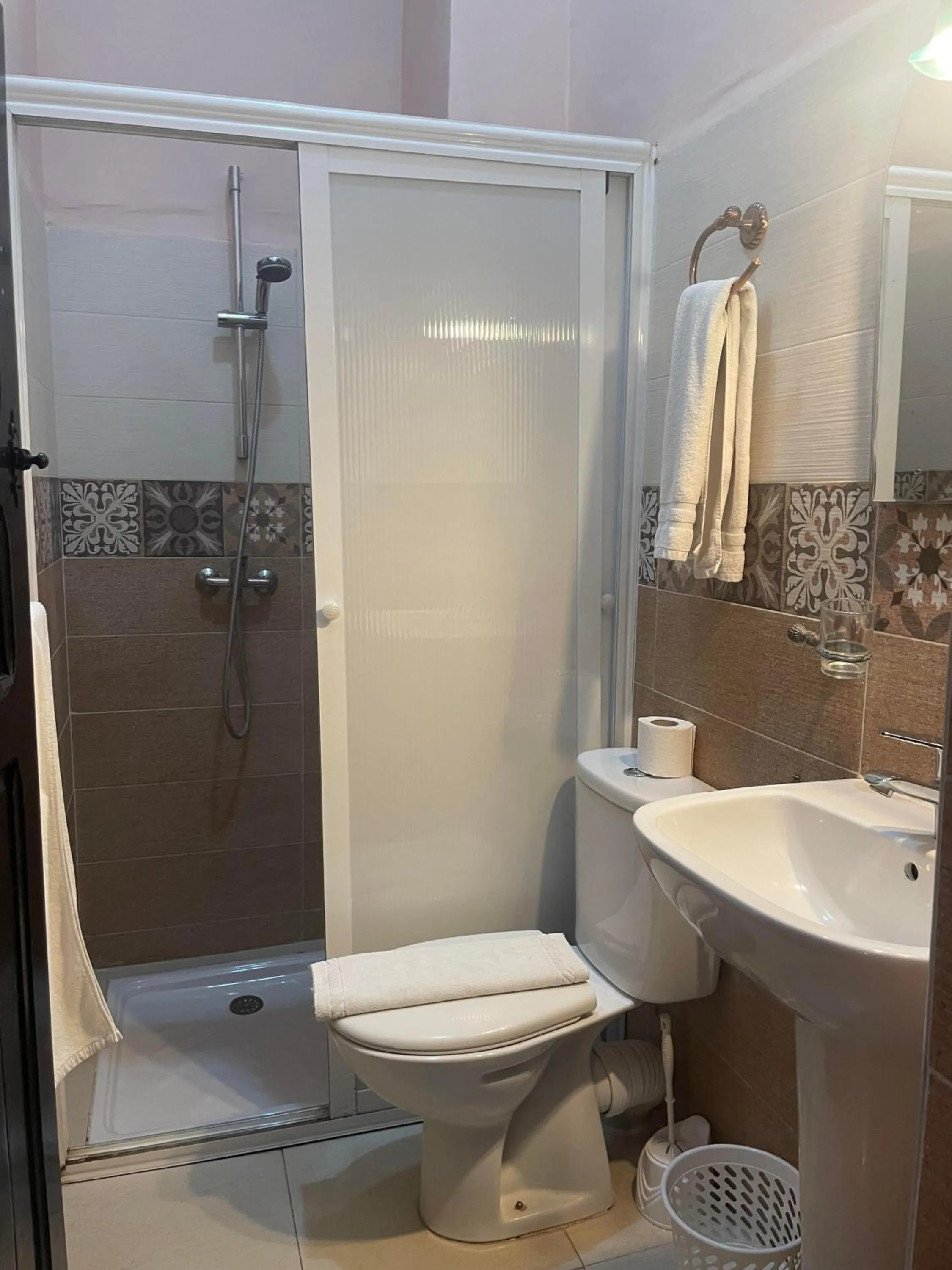 Shower in Riad Al Madina